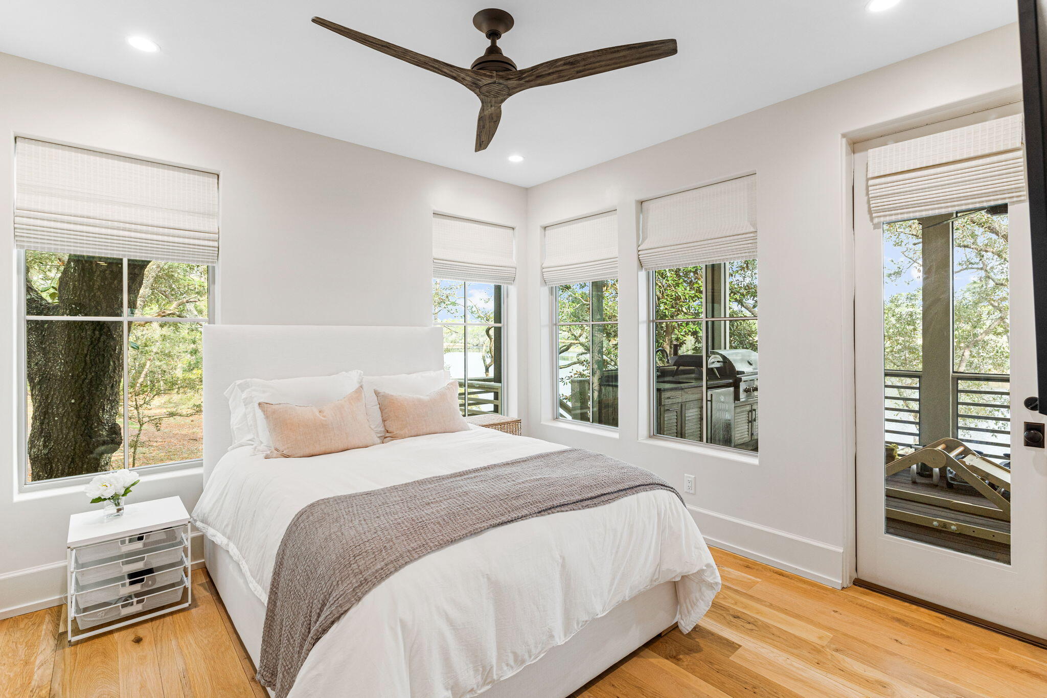 638 N Walton Lakeshore Drive