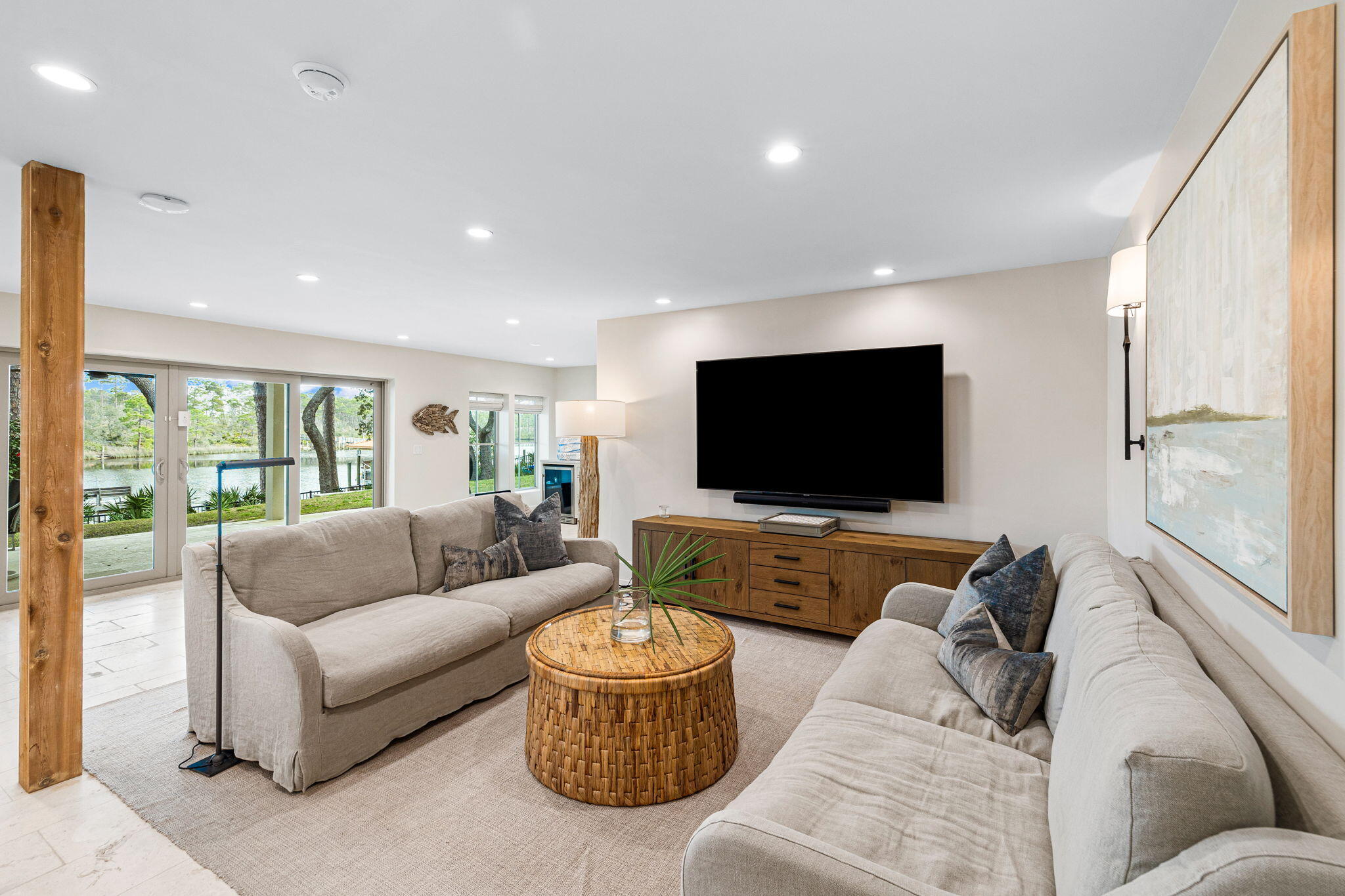 638 N Walton Lakeshore Drive