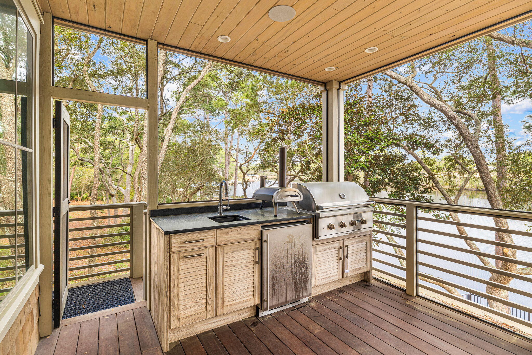 638 N Walton Lakeshore Drive