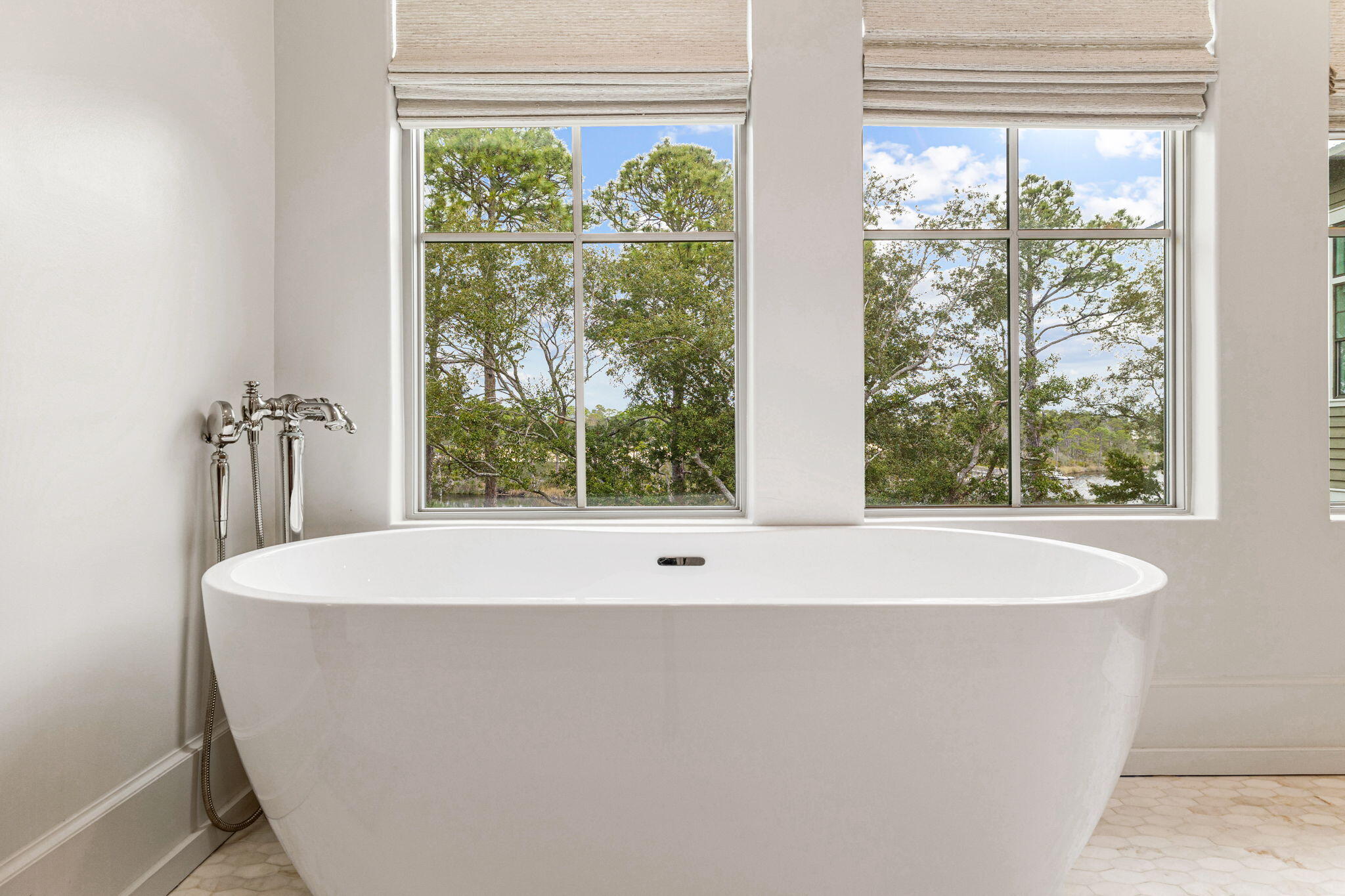 638 N Walton Lakeshore Drive