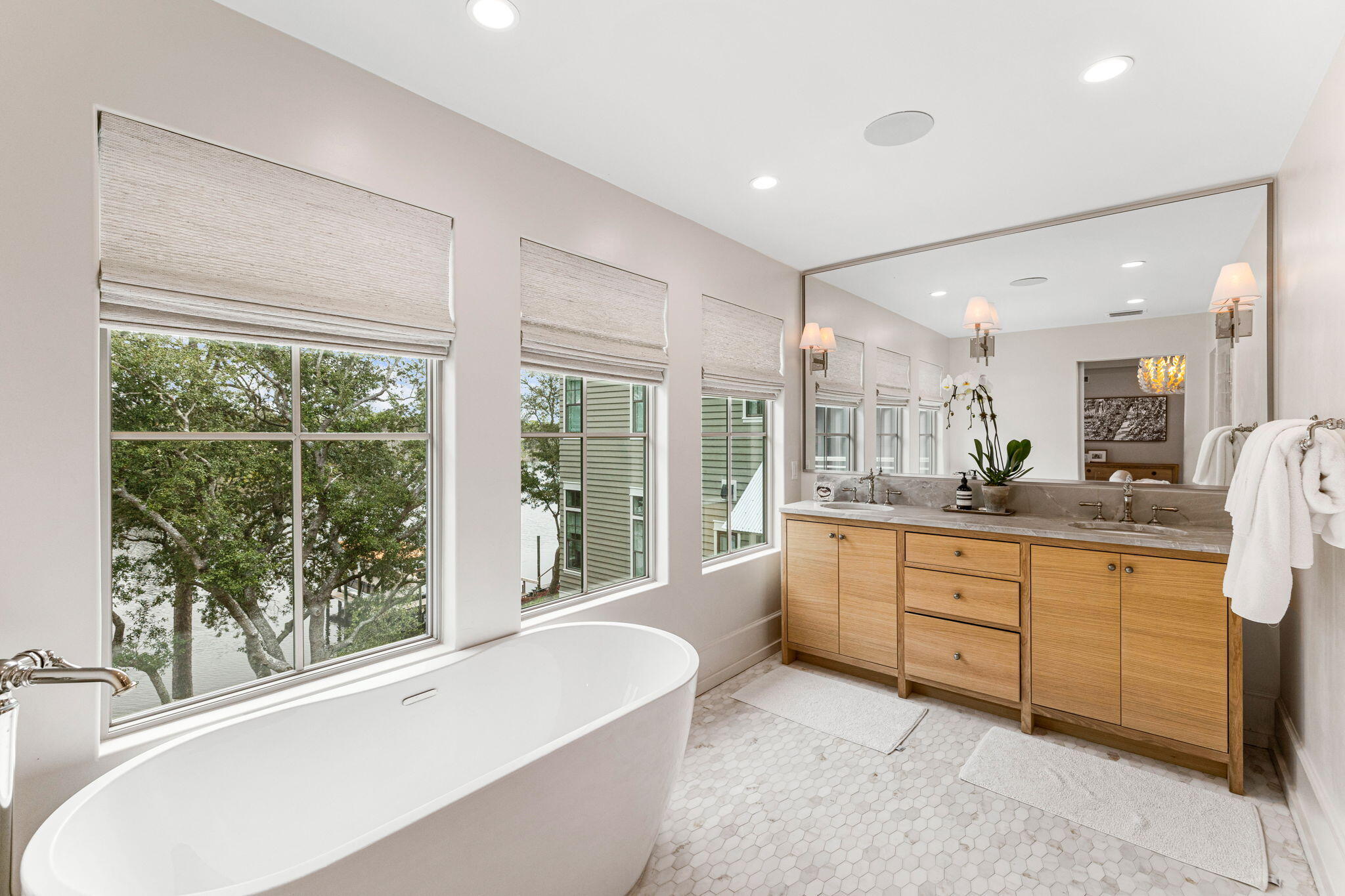 638 N Walton Lakeshore Drive