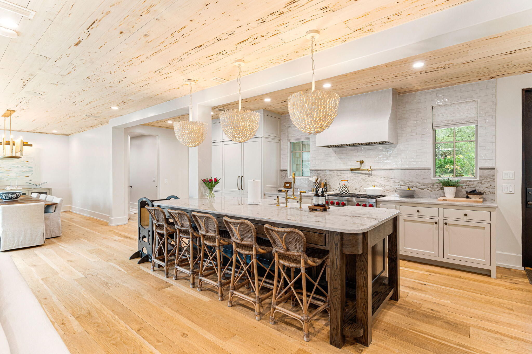 638 N Walton Lakeshore Drive