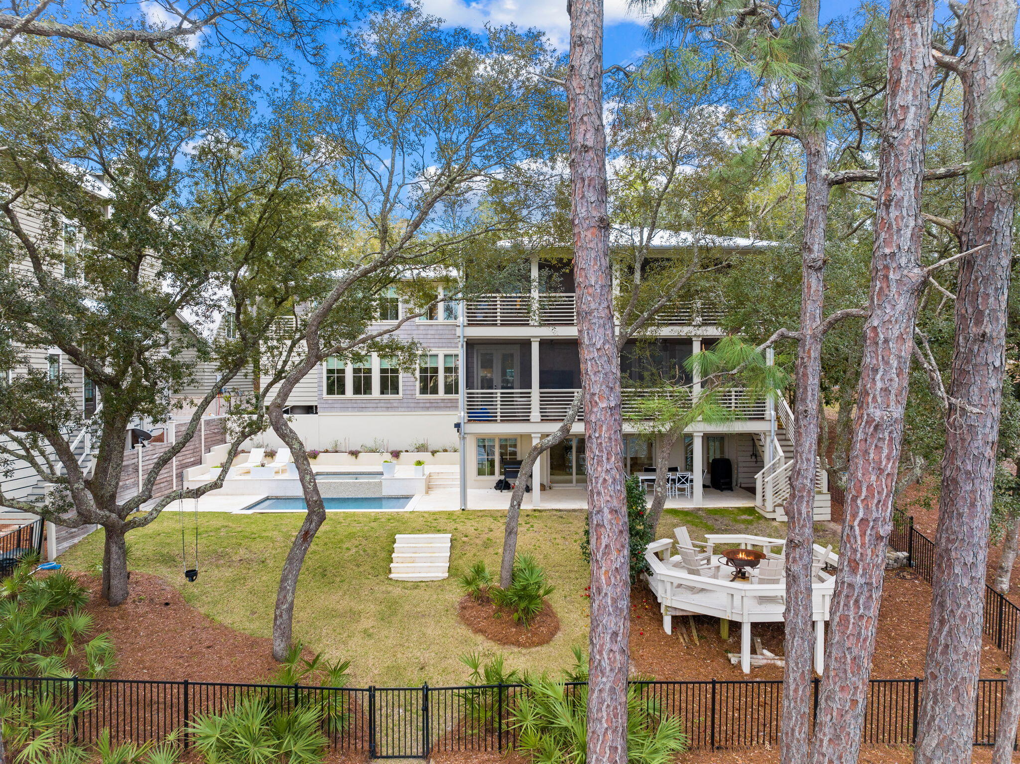 638 N Walton Lakeshore Drive