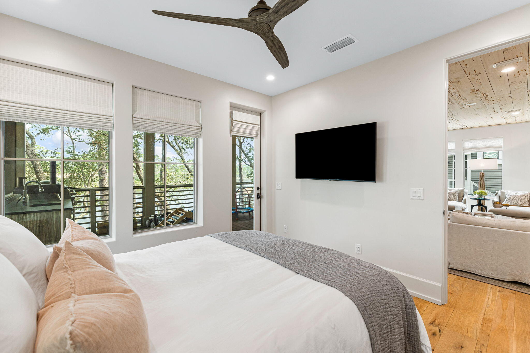 638 N Walton Lakeshore Drive