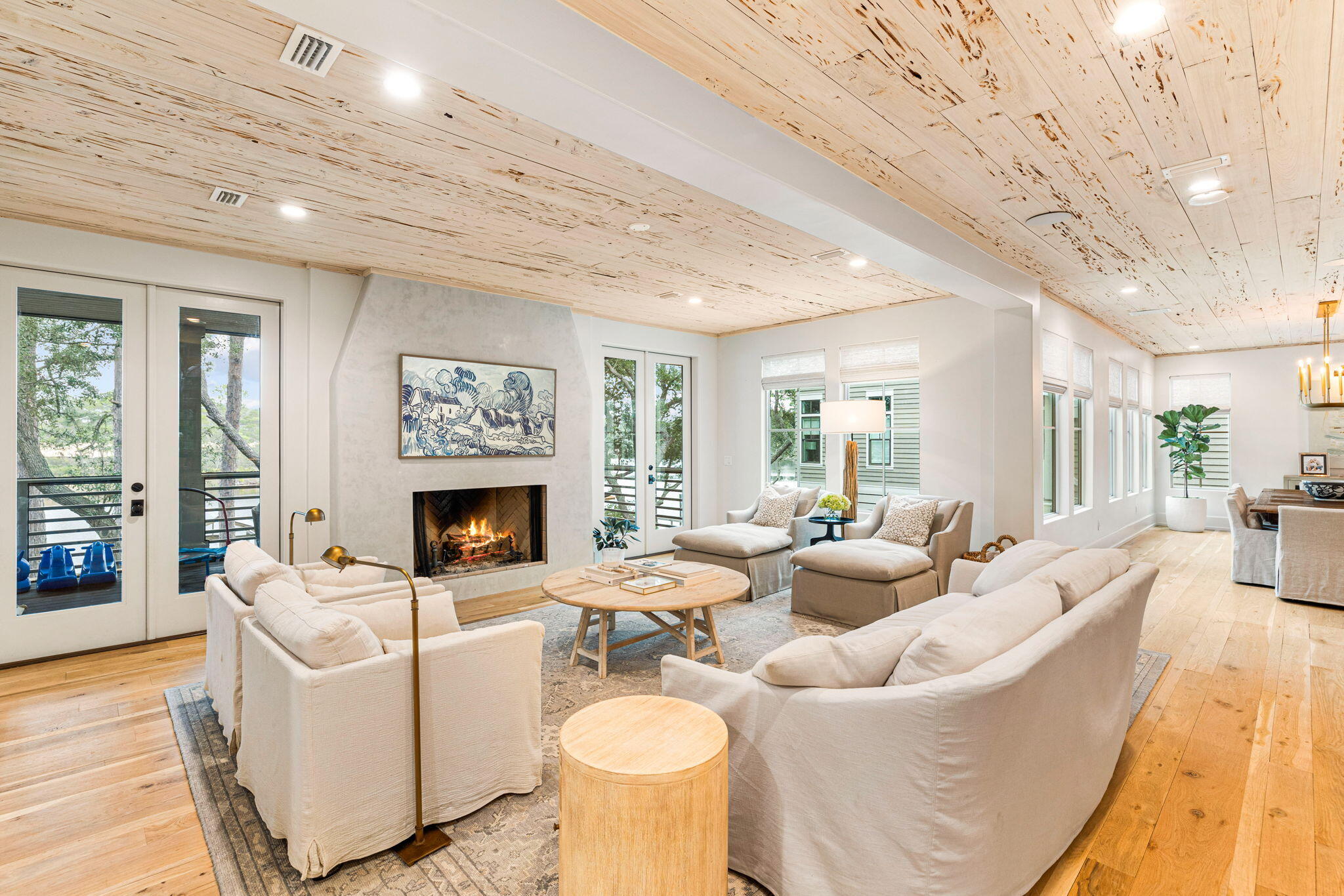 638 N Walton Lakeshore Drive