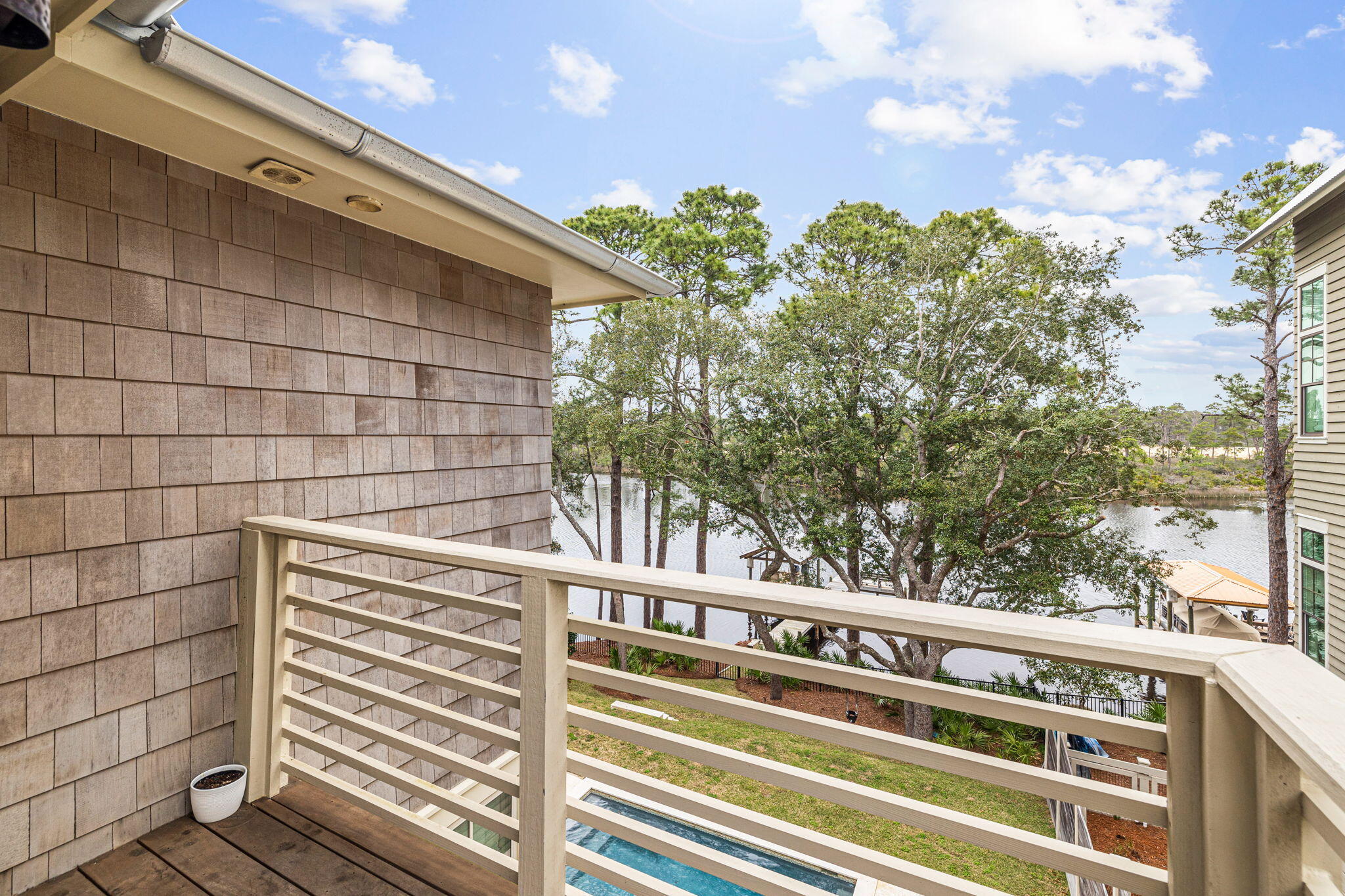 638 N Walton Lakeshore Drive
