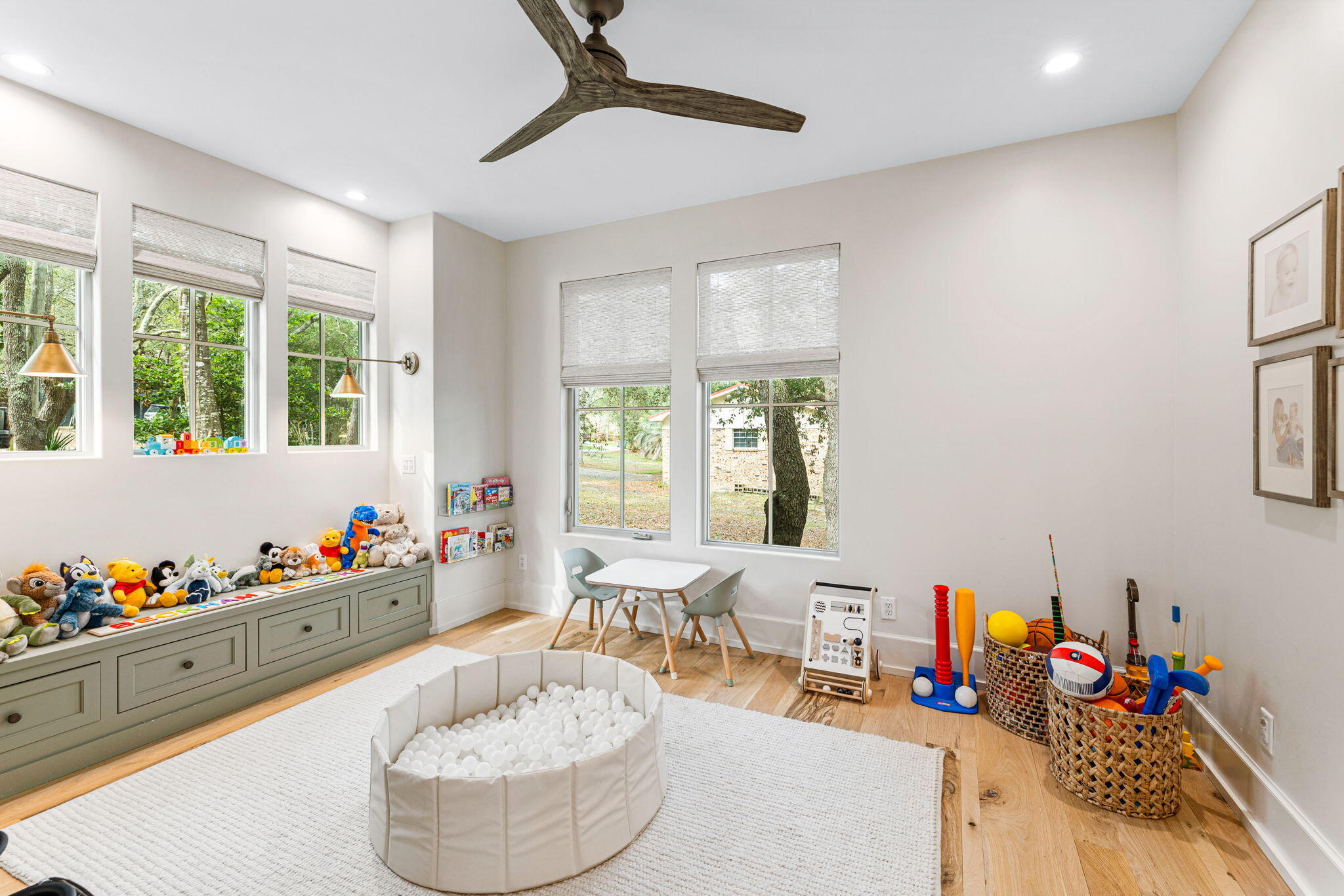 638 N Walton Lakeshore Drive