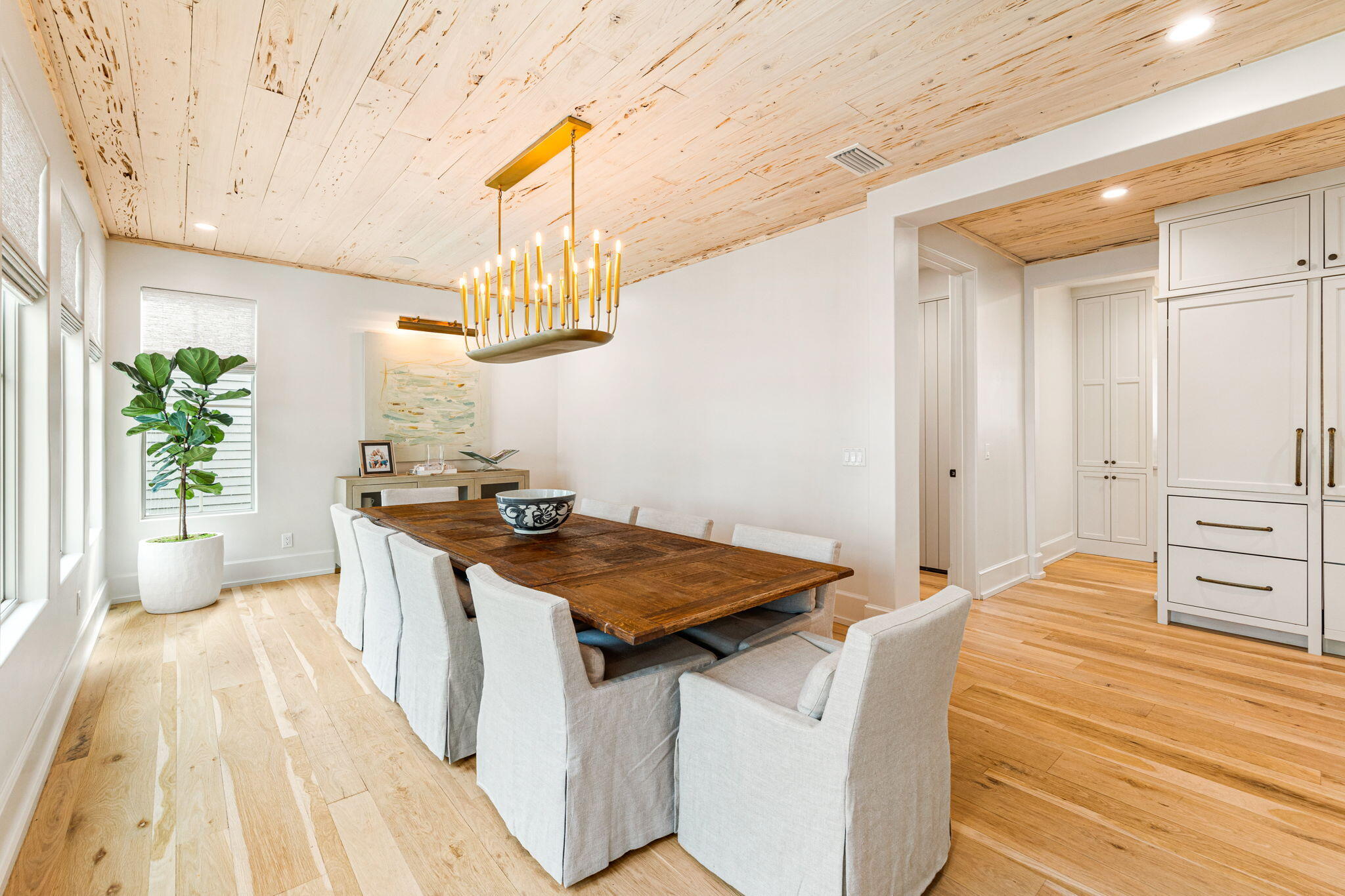 638 N Walton Lakeshore Drive