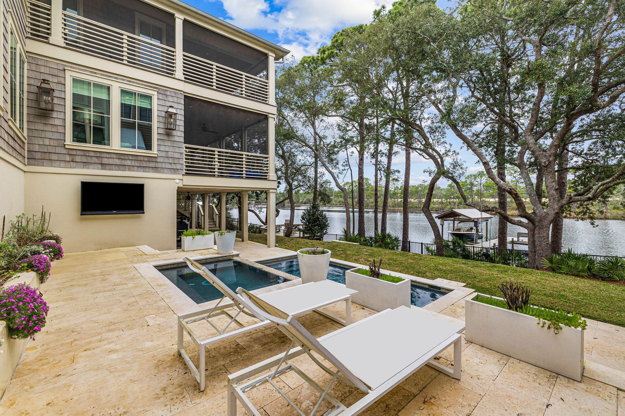 638 N Walton Lakeshore Drive