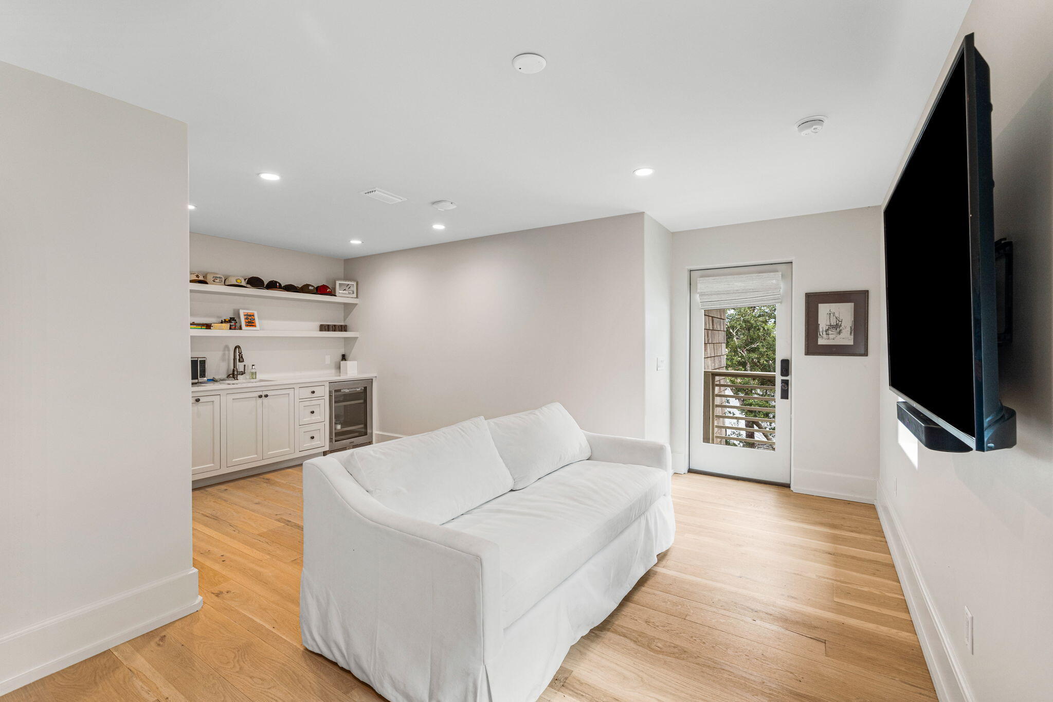 638 N Walton Lakeshore Drive