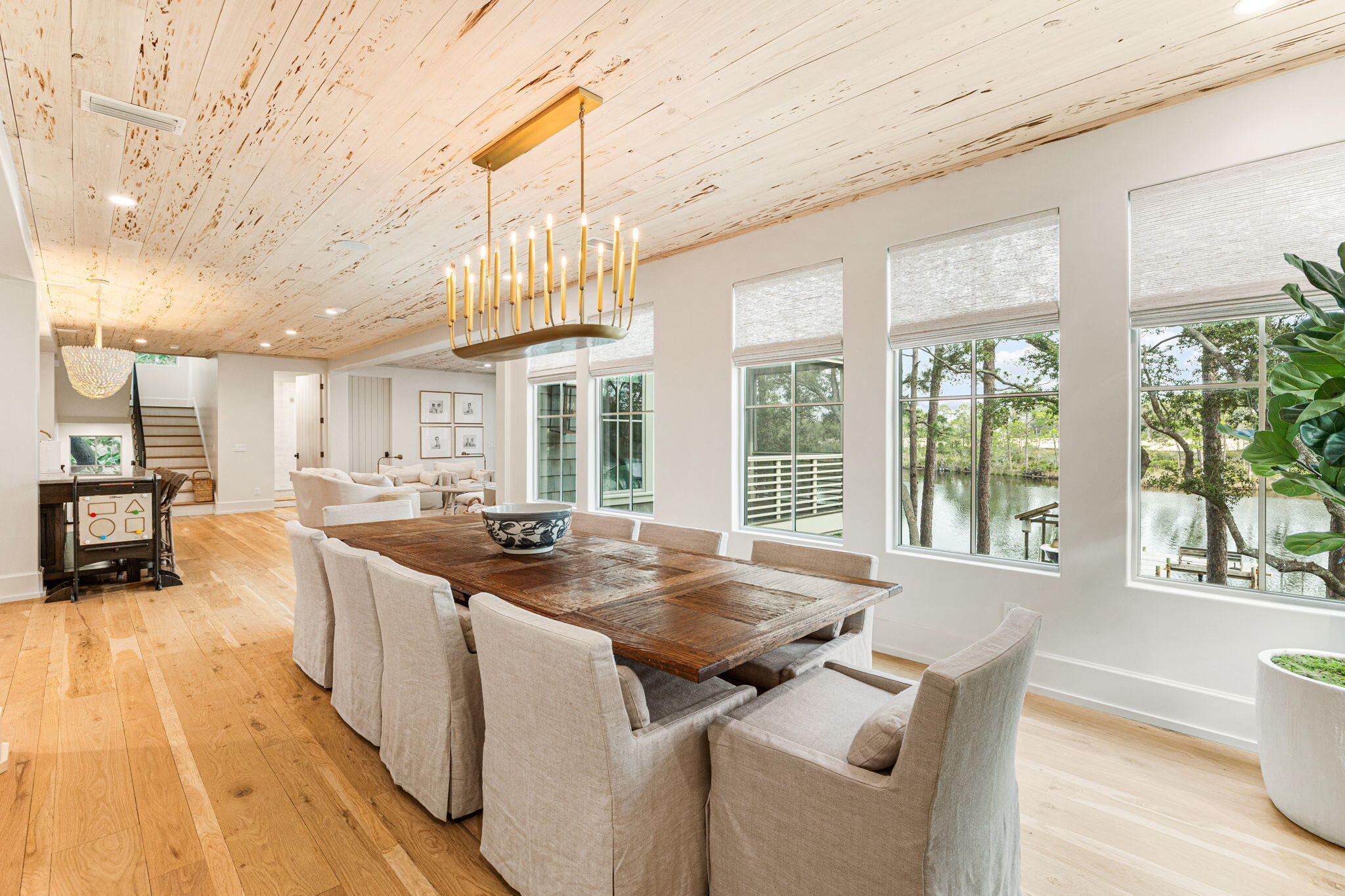 638 N Walton Lakeshore Drive