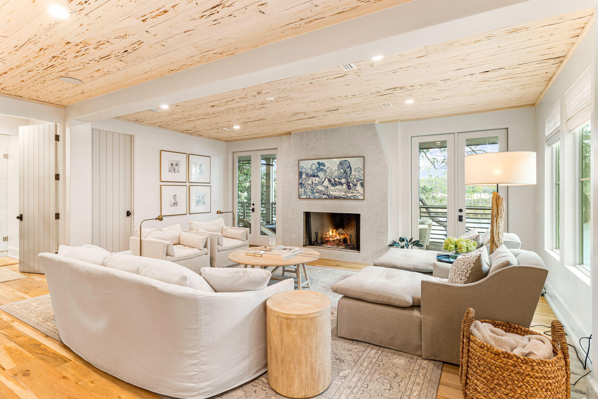 638 N Walton Lakeshore Drive