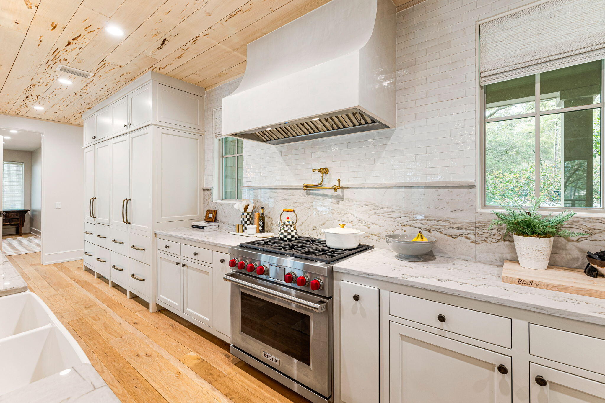 638 N Walton Lakeshore Drive