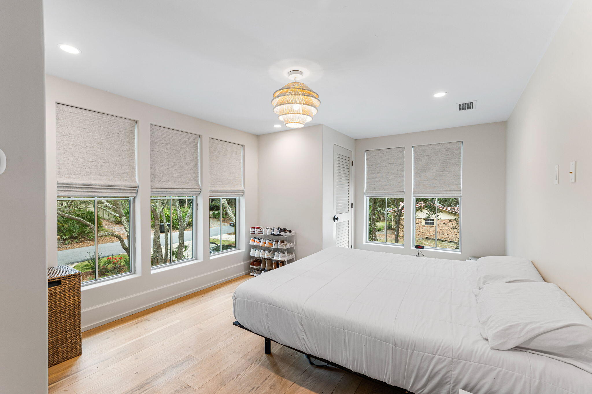 638 N Walton Lakeshore Drive