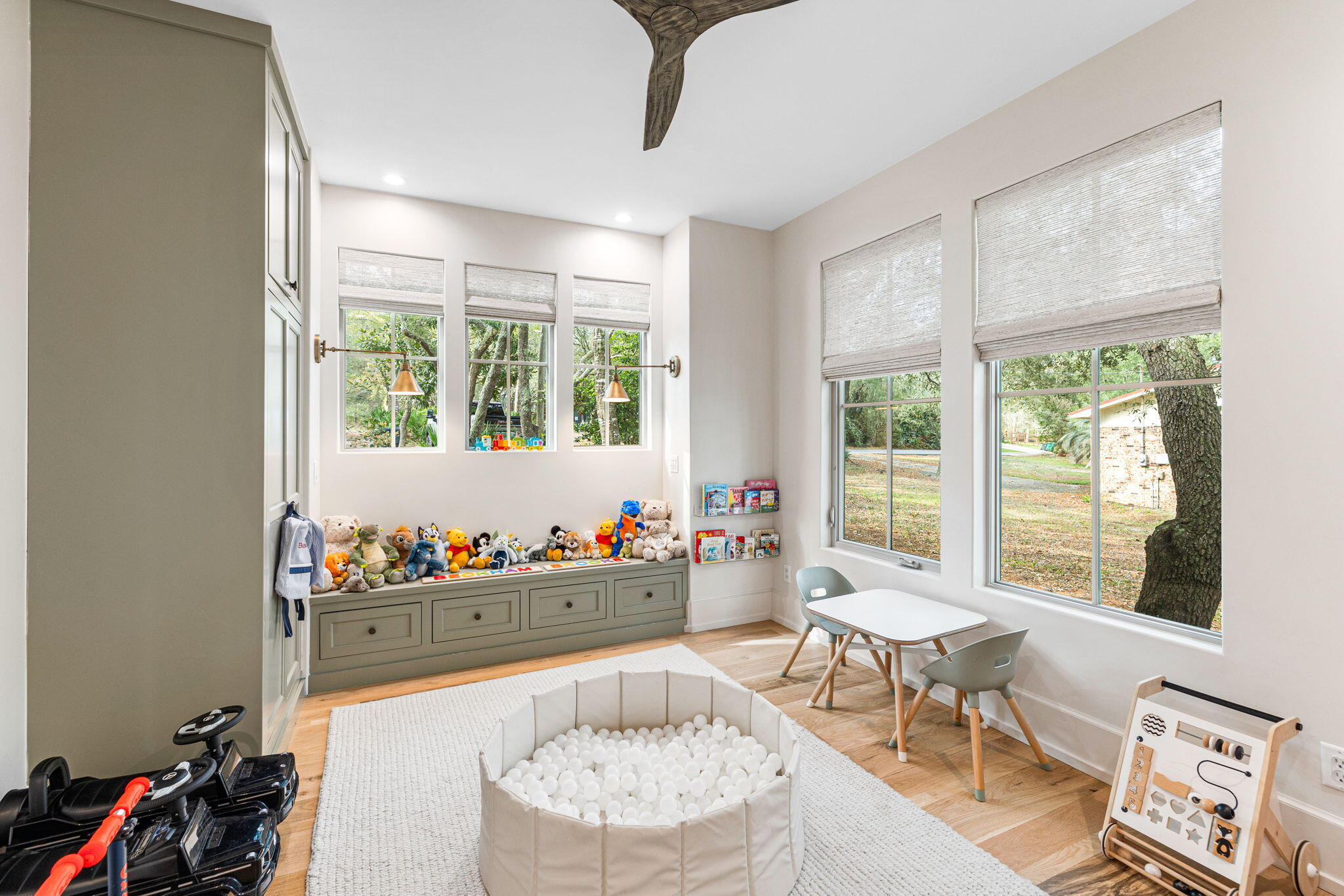 638 N Walton Lakeshore Drive