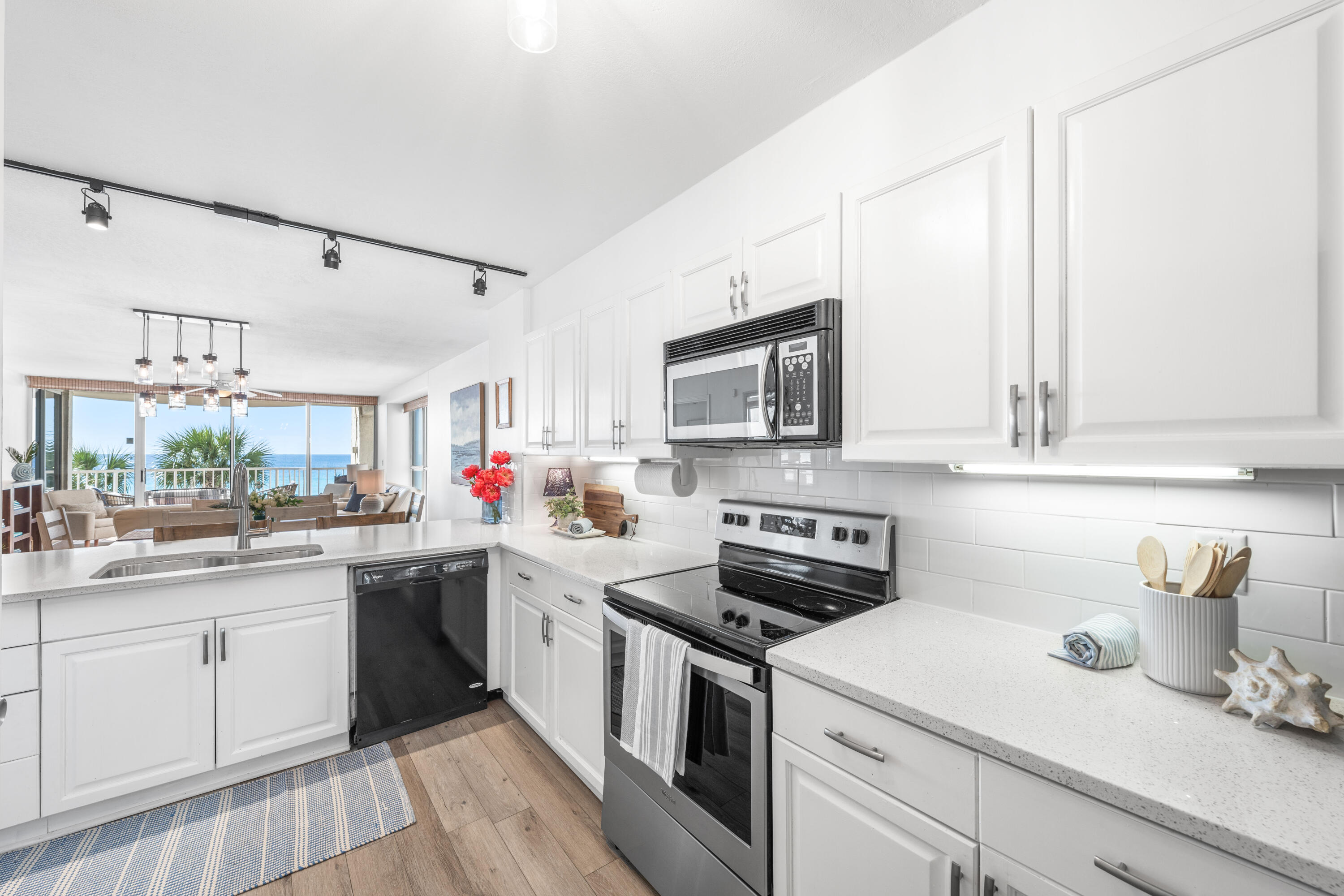 9815 US Hwy 98 W A306