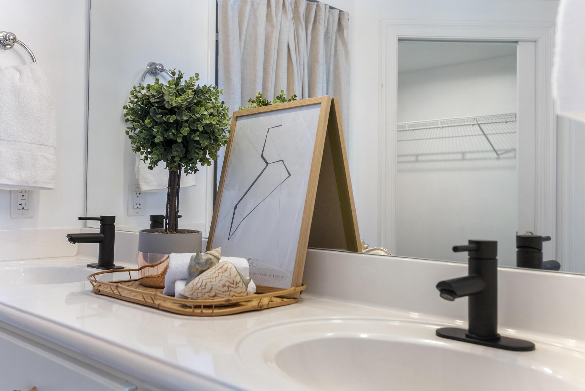 5004 Thomas Drive UNIT 209