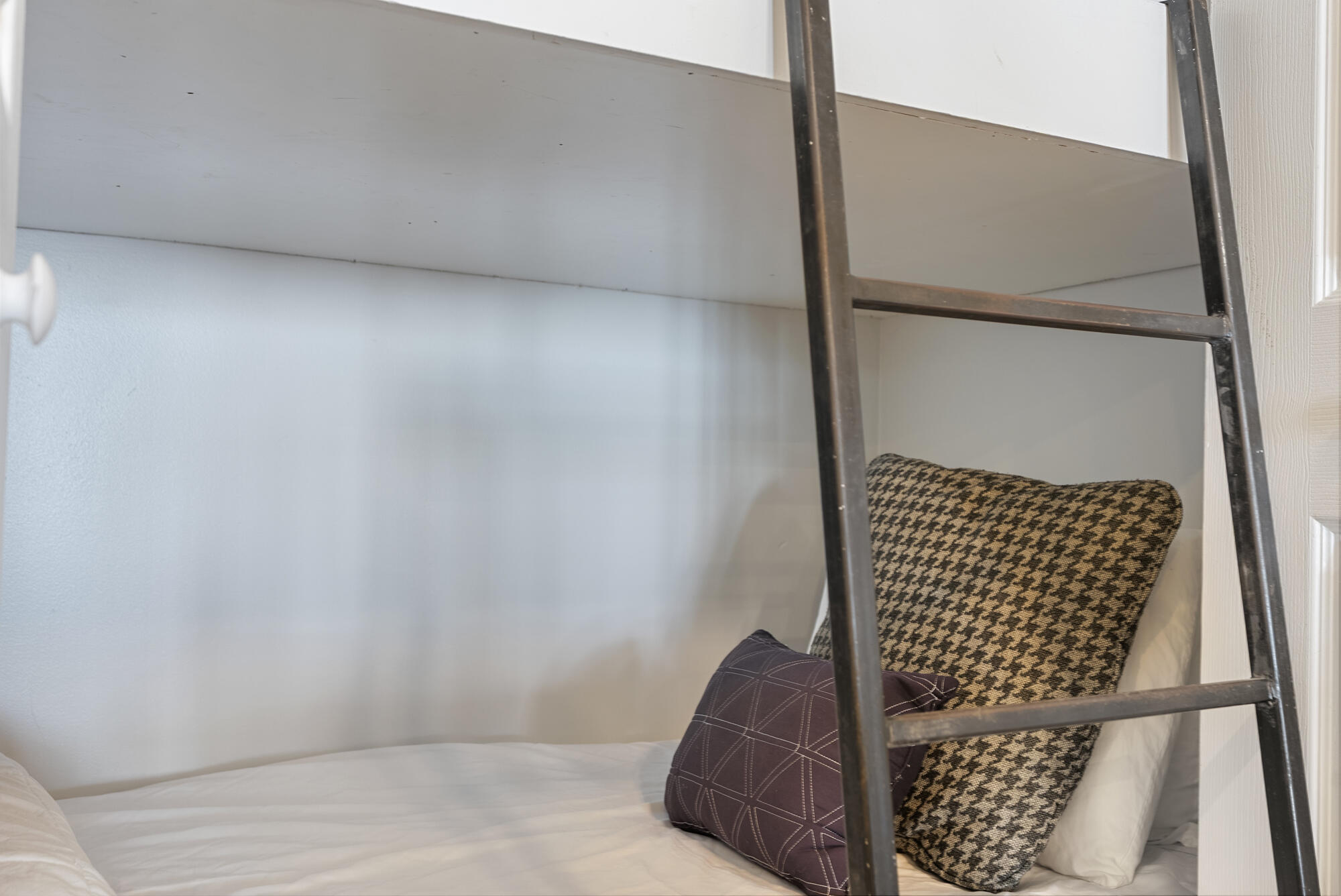 5004 Thomas Drive UNIT 209