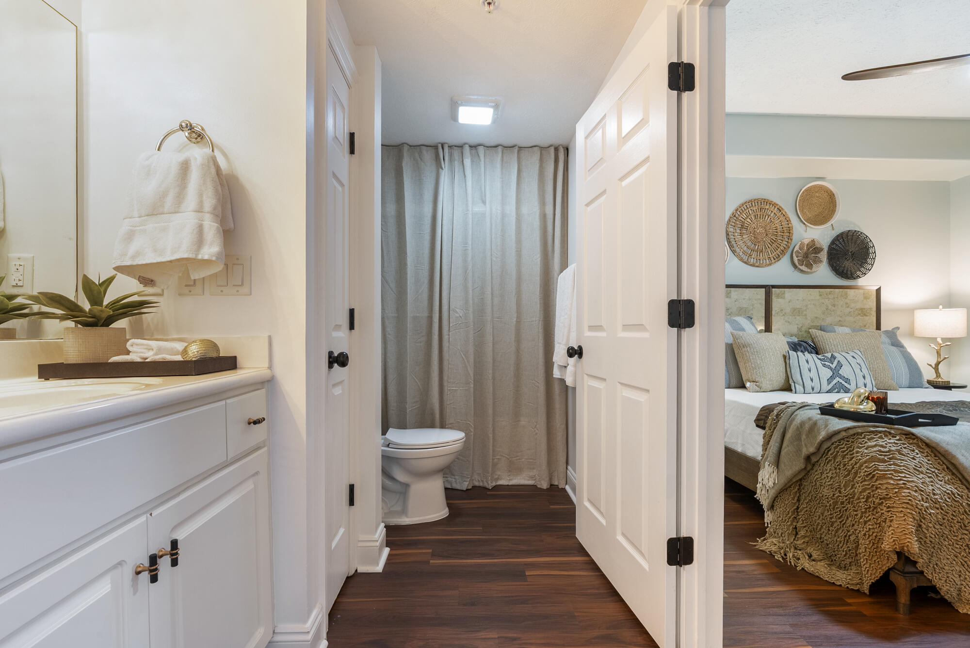 5004 Thomas Drive UNIT 209