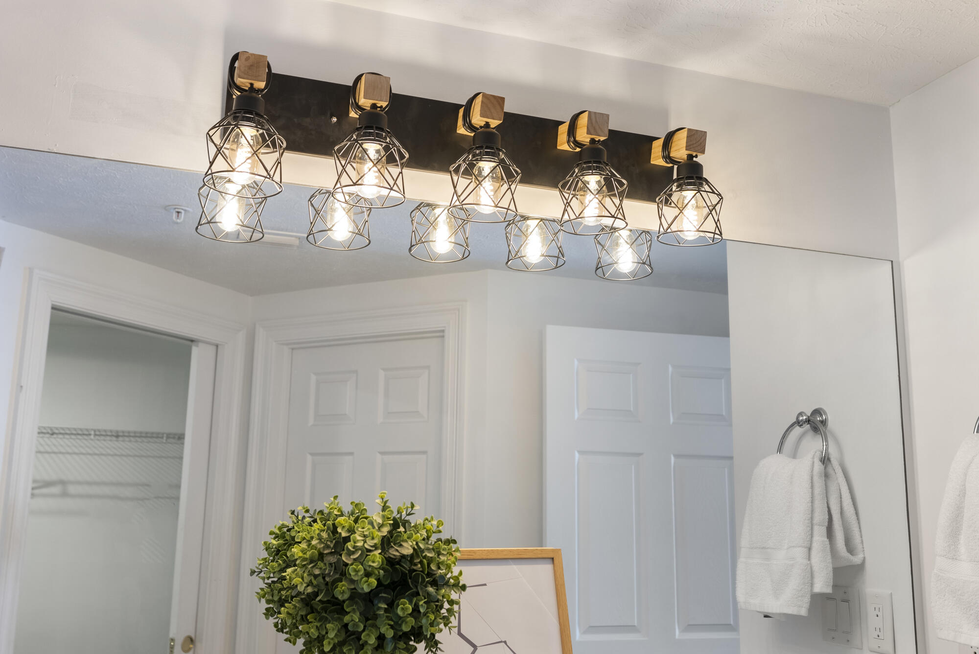 5004 Thomas Drive UNIT 209