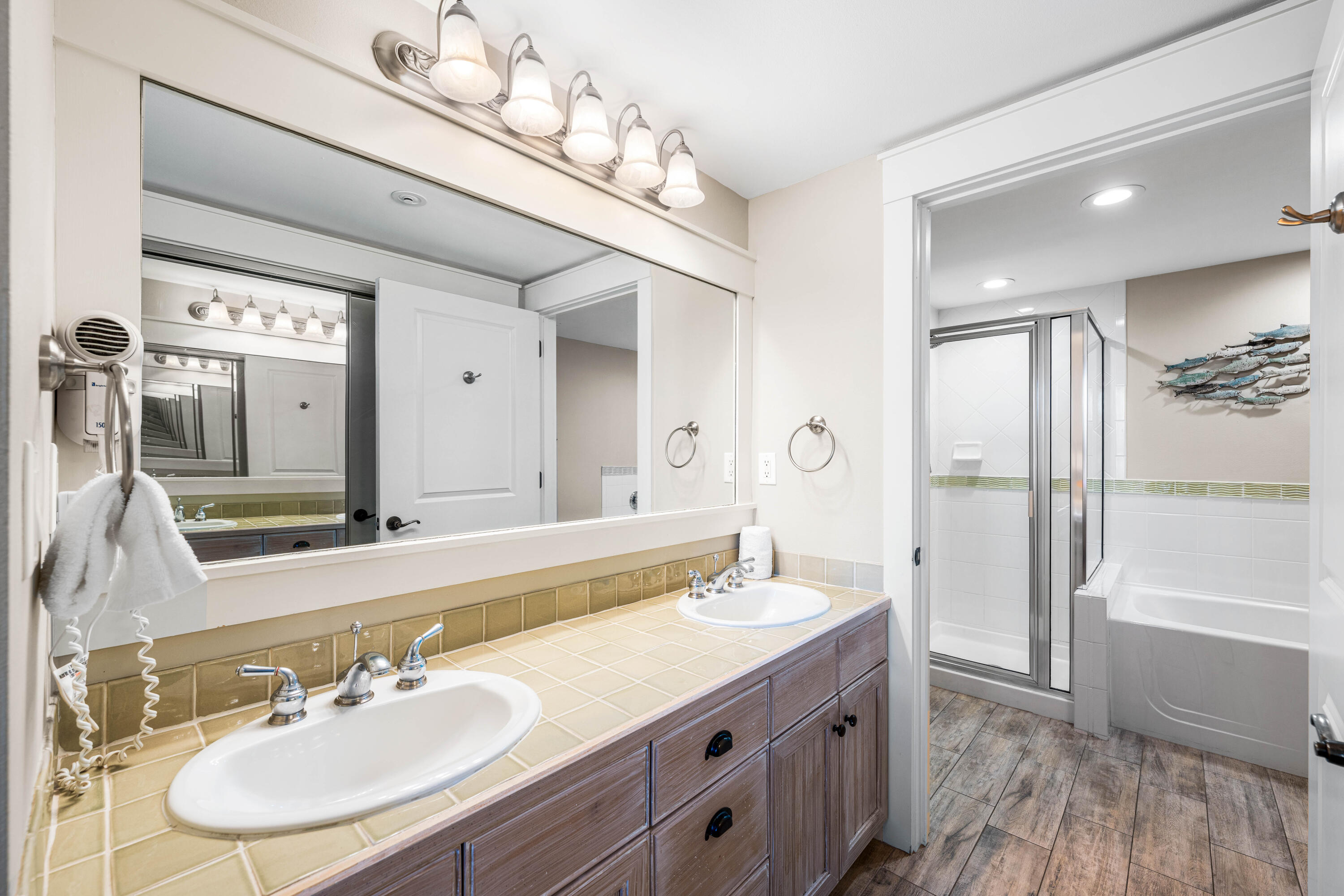 9200 Baytowne Wharf Boulevard 444/446