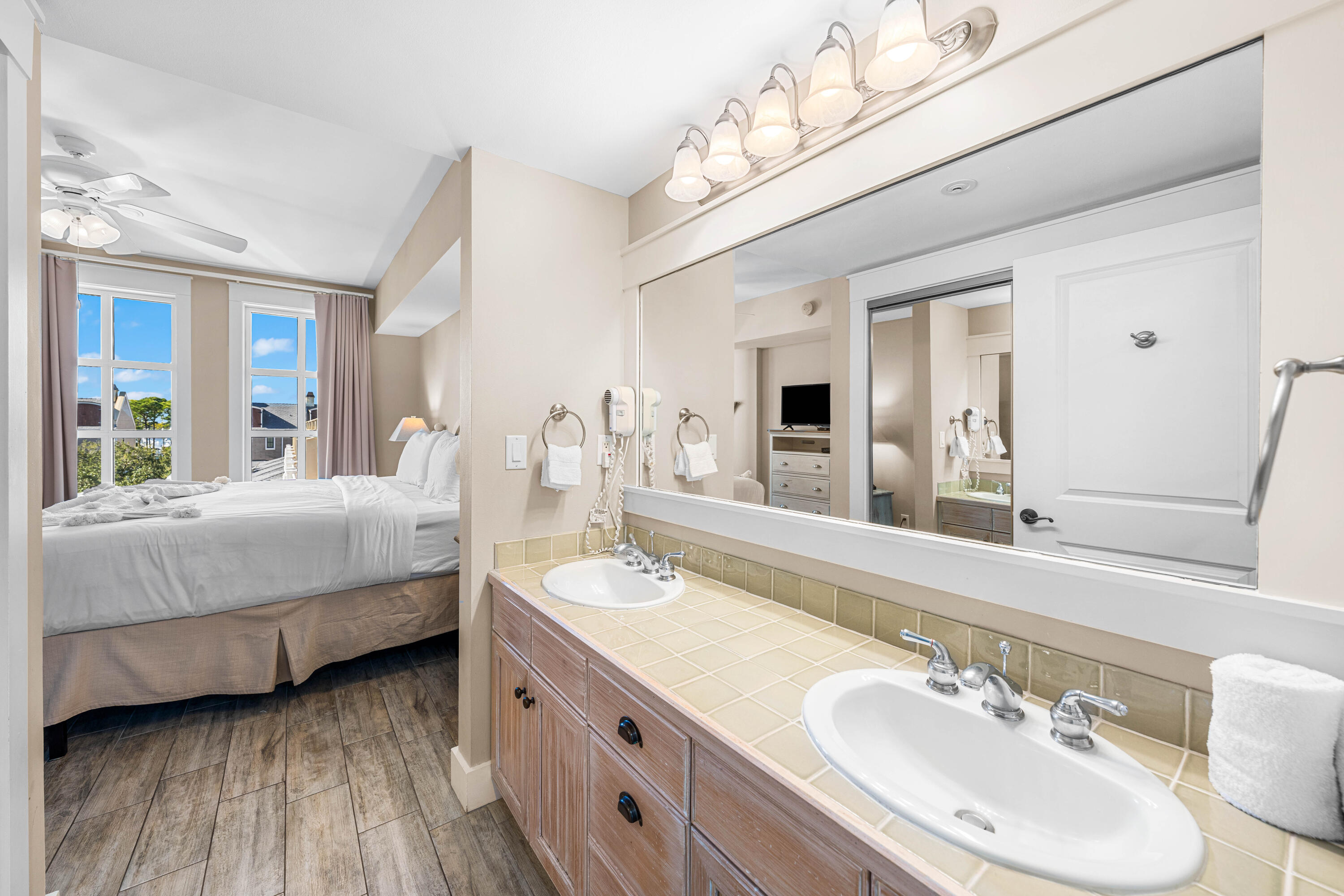 9200 Baytowne Wharf Boulevard 444/446