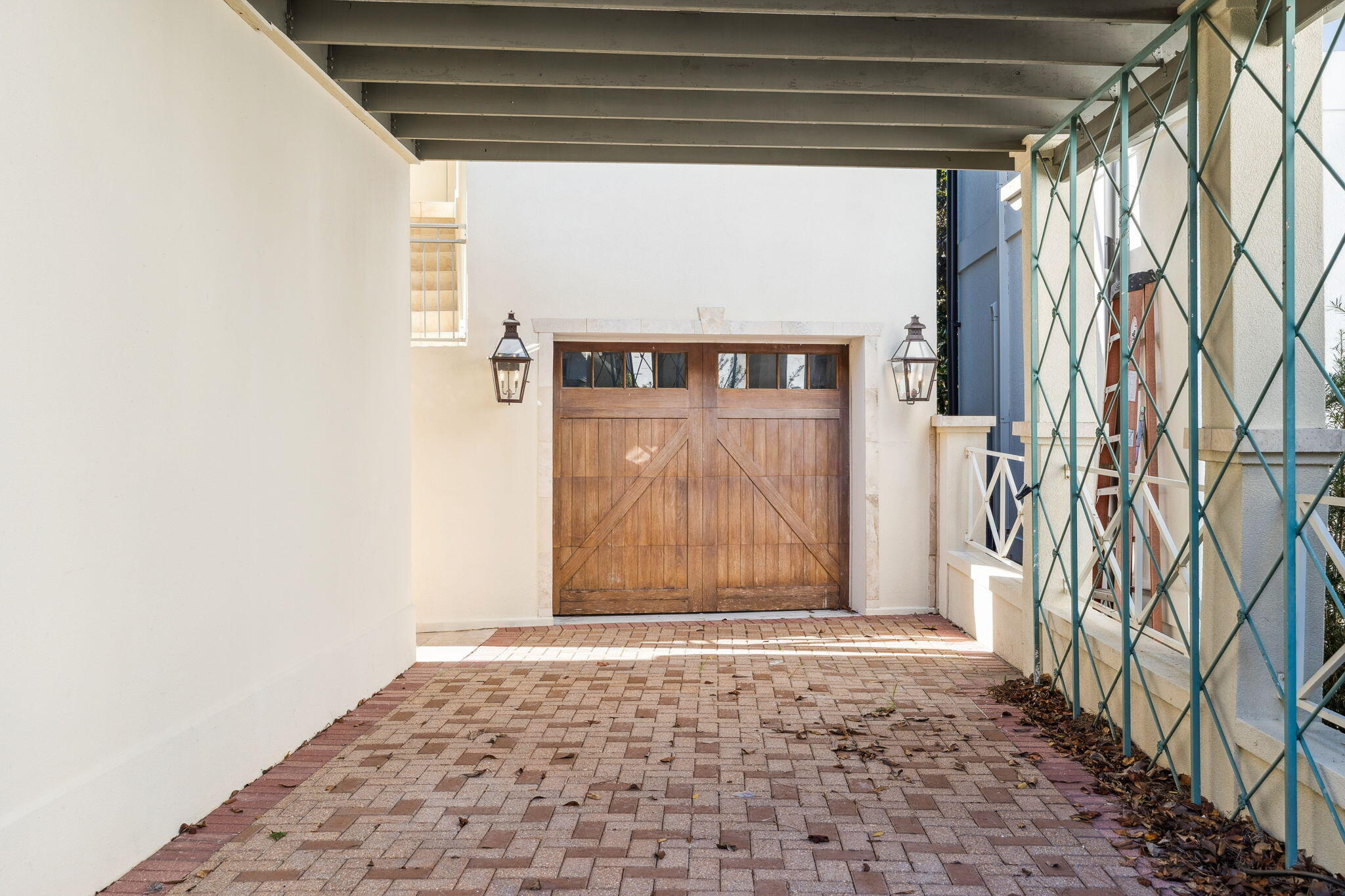 152 White Cliffs Boulevard