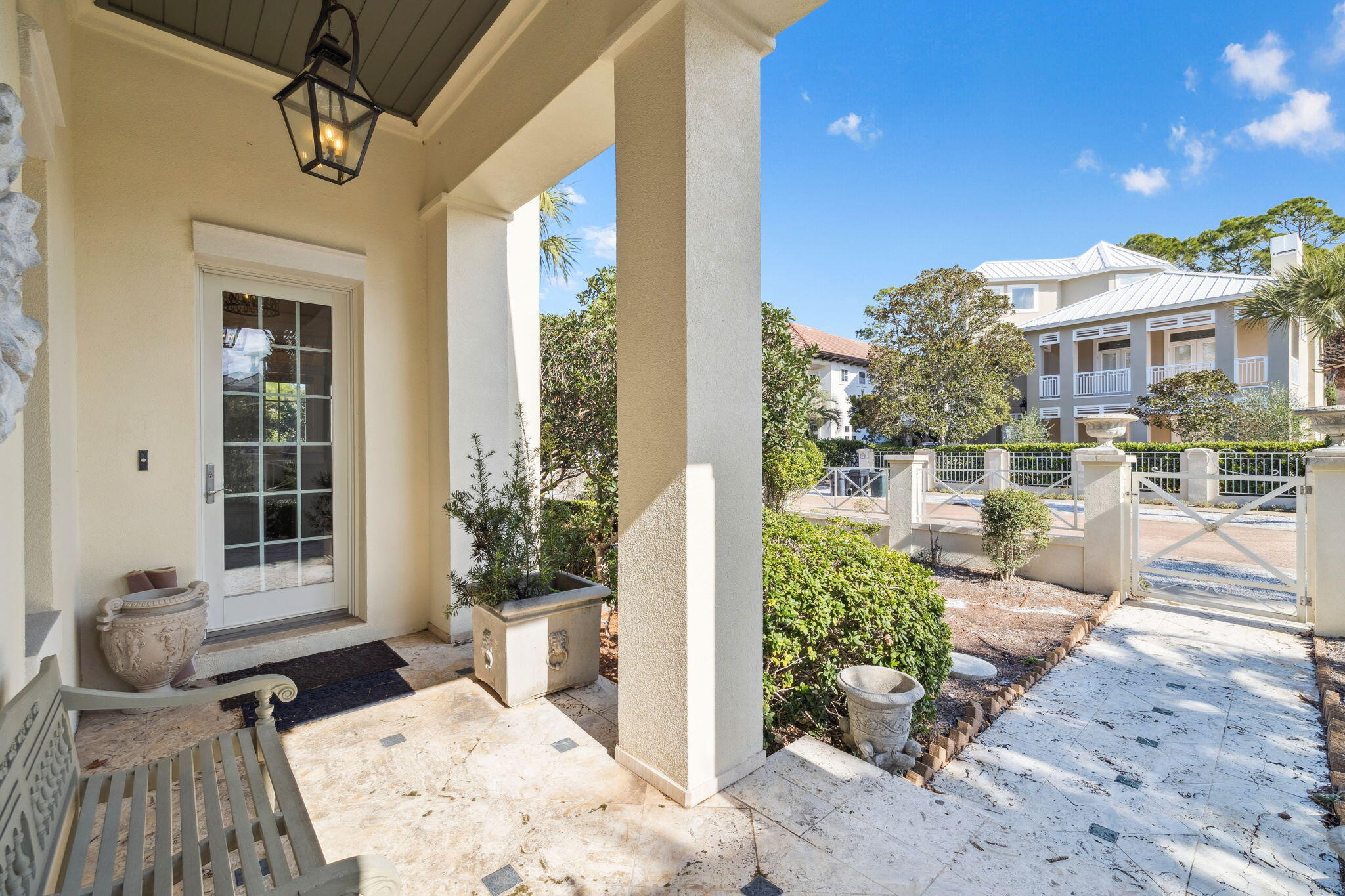 152 White Cliffs Boulevard