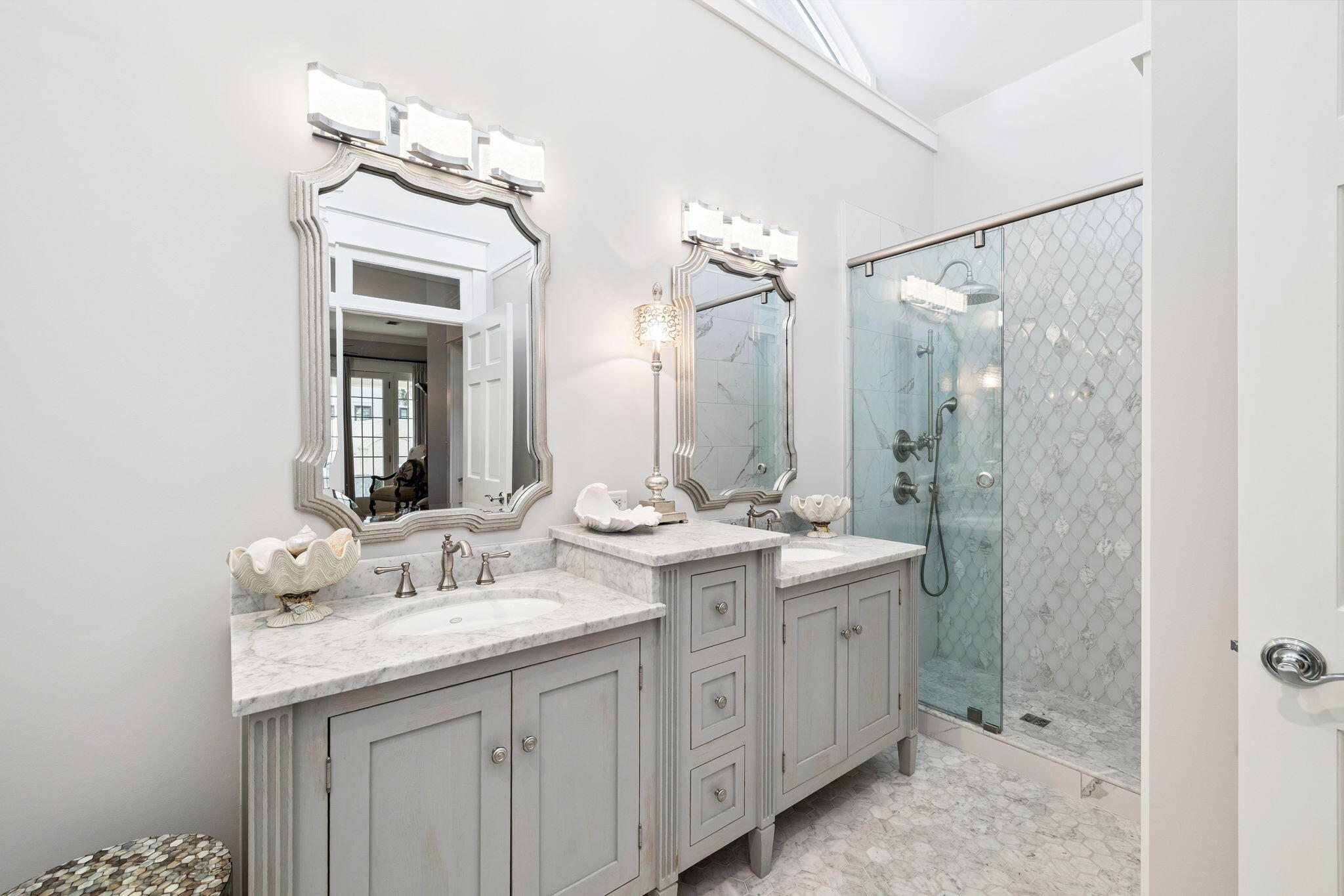 152 White Cliffs Boulevard