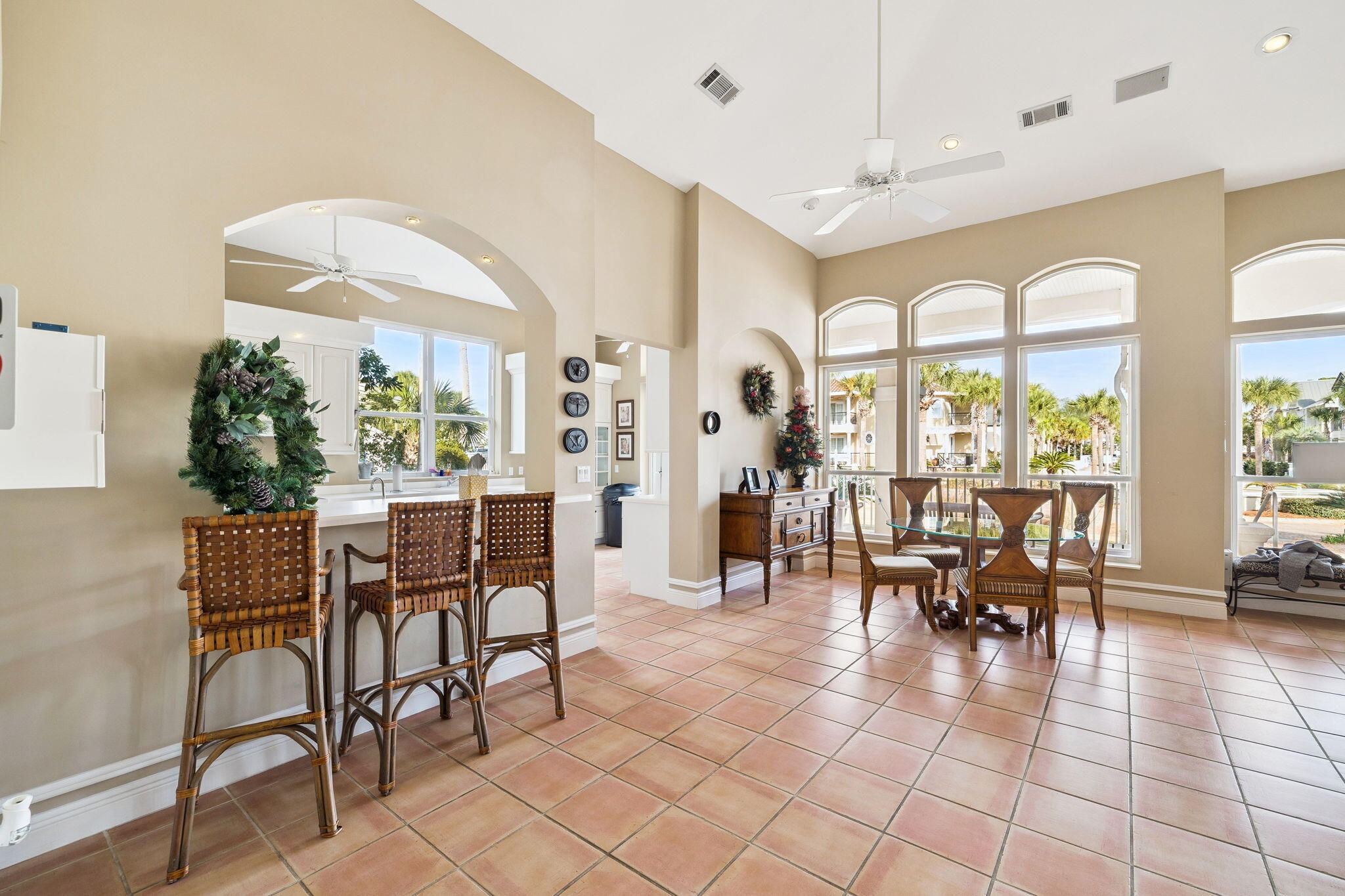 152 White Cliffs Boulevard