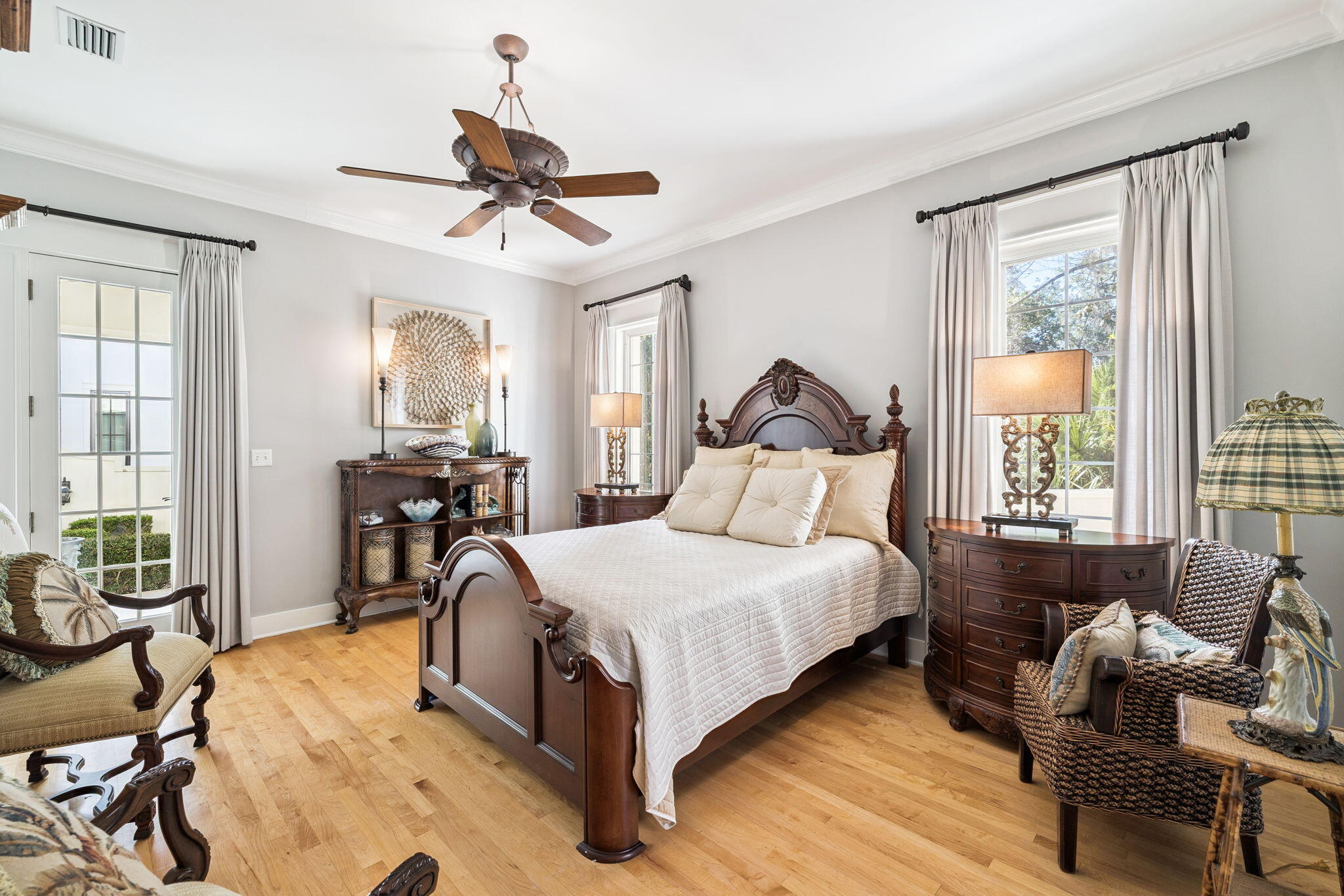 152 White Cliffs Boulevard