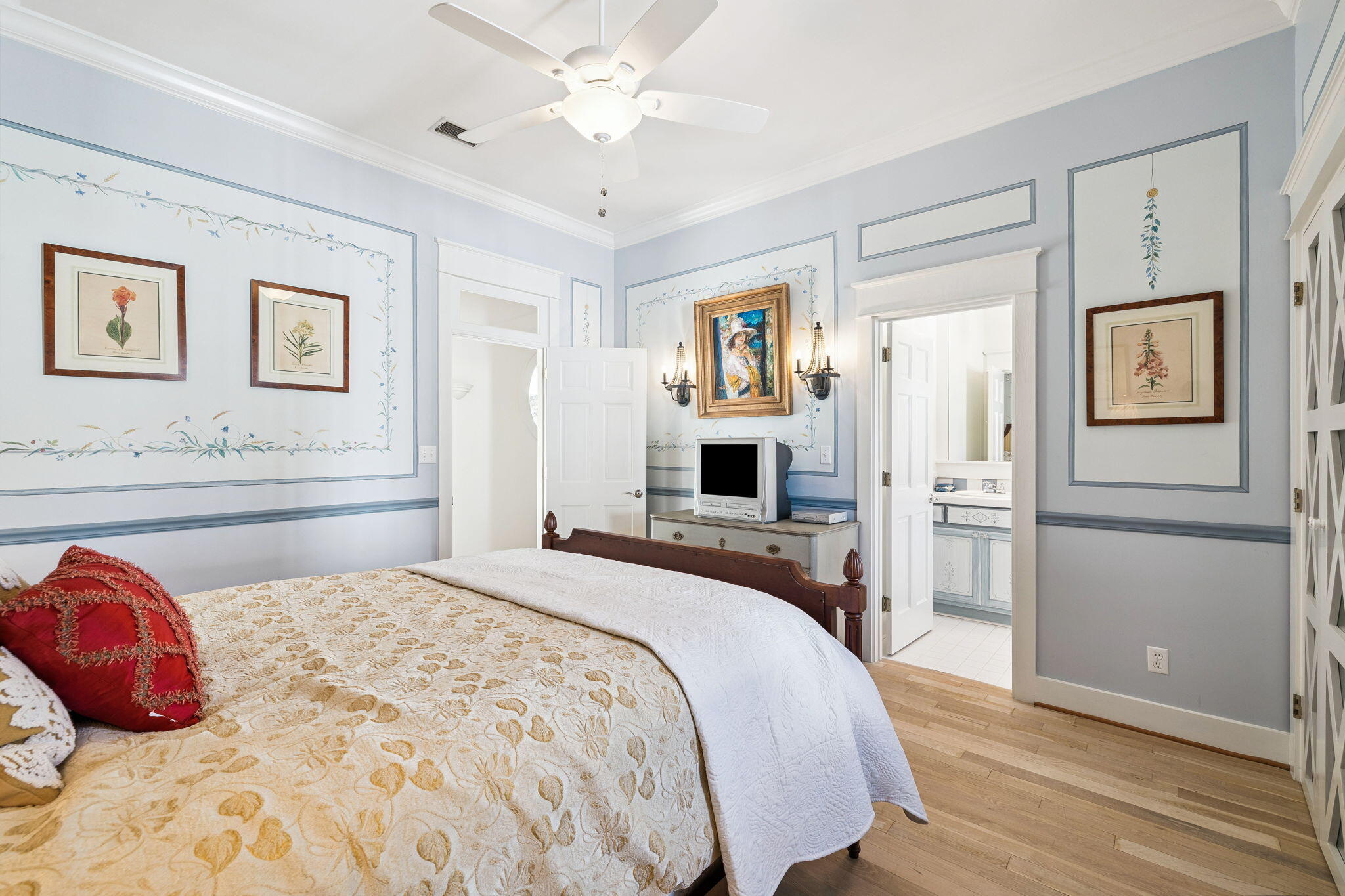 152 White Cliffs Boulevard