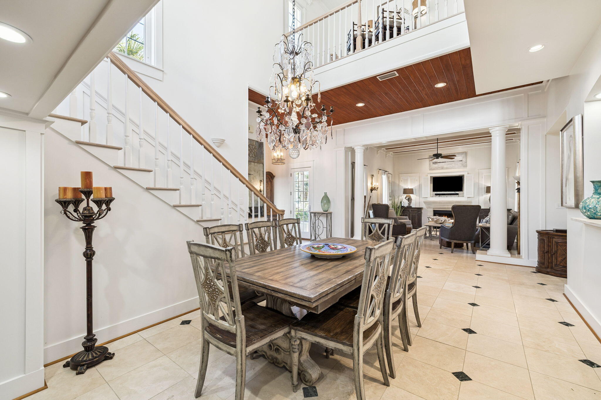 152 White Cliffs Boulevard