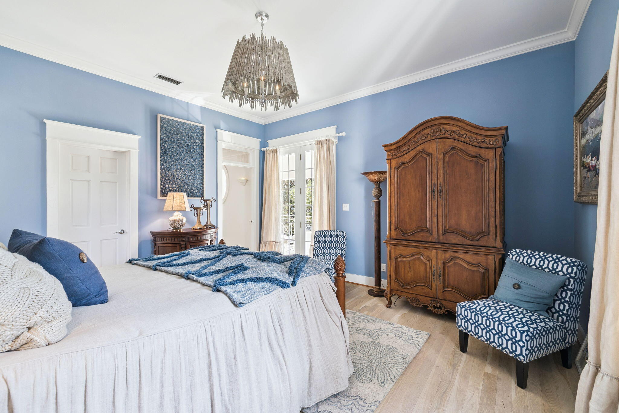 152 White Cliffs Boulevard