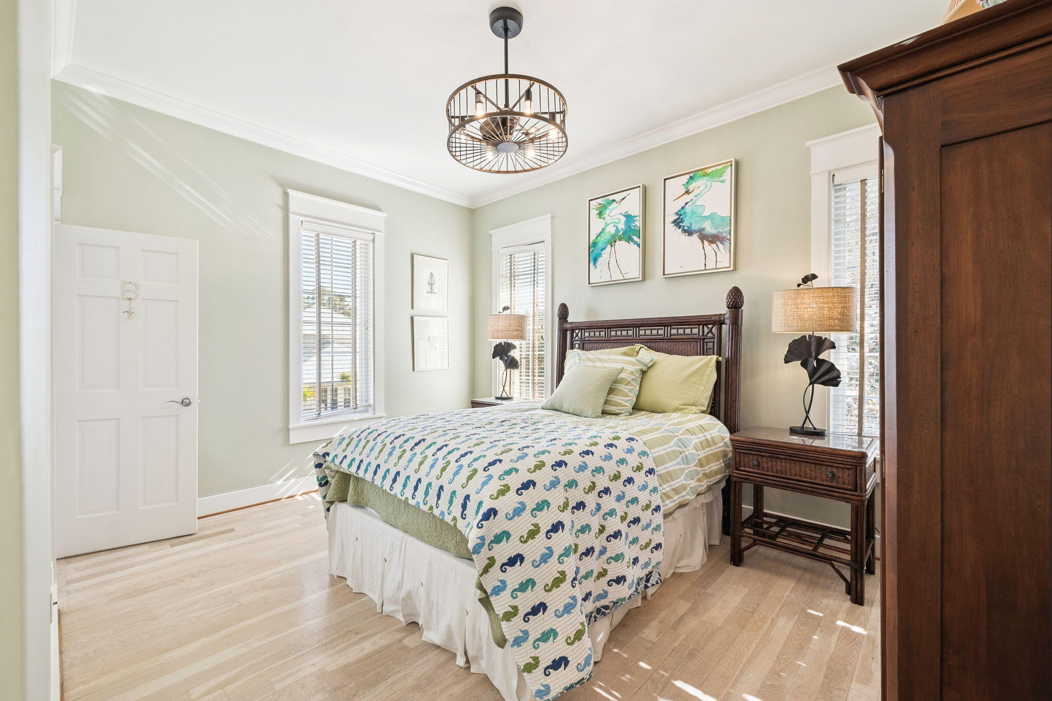 152 White Cliffs Boulevard