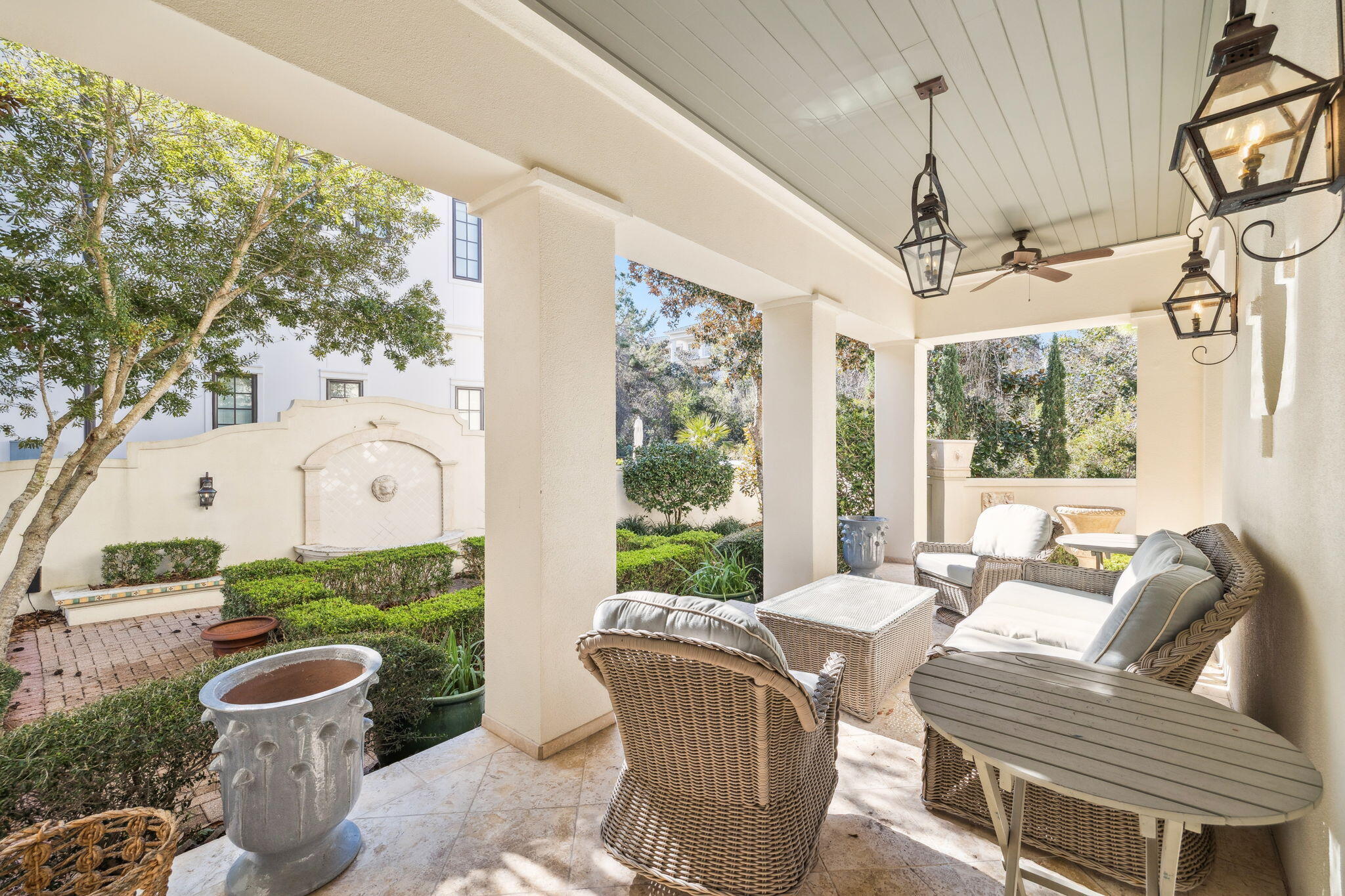 152 White Cliffs Boulevard