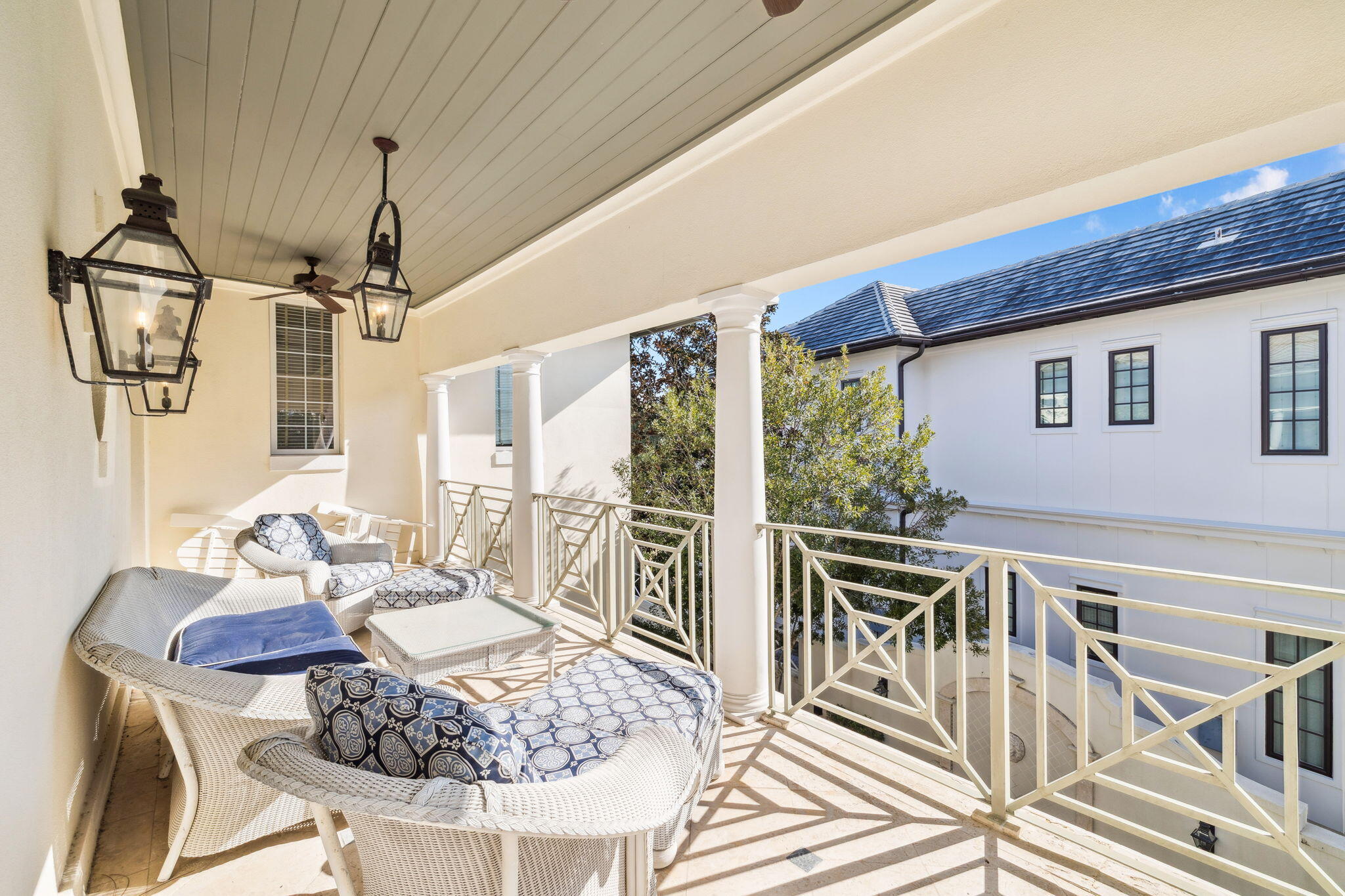 152 White Cliffs Boulevard