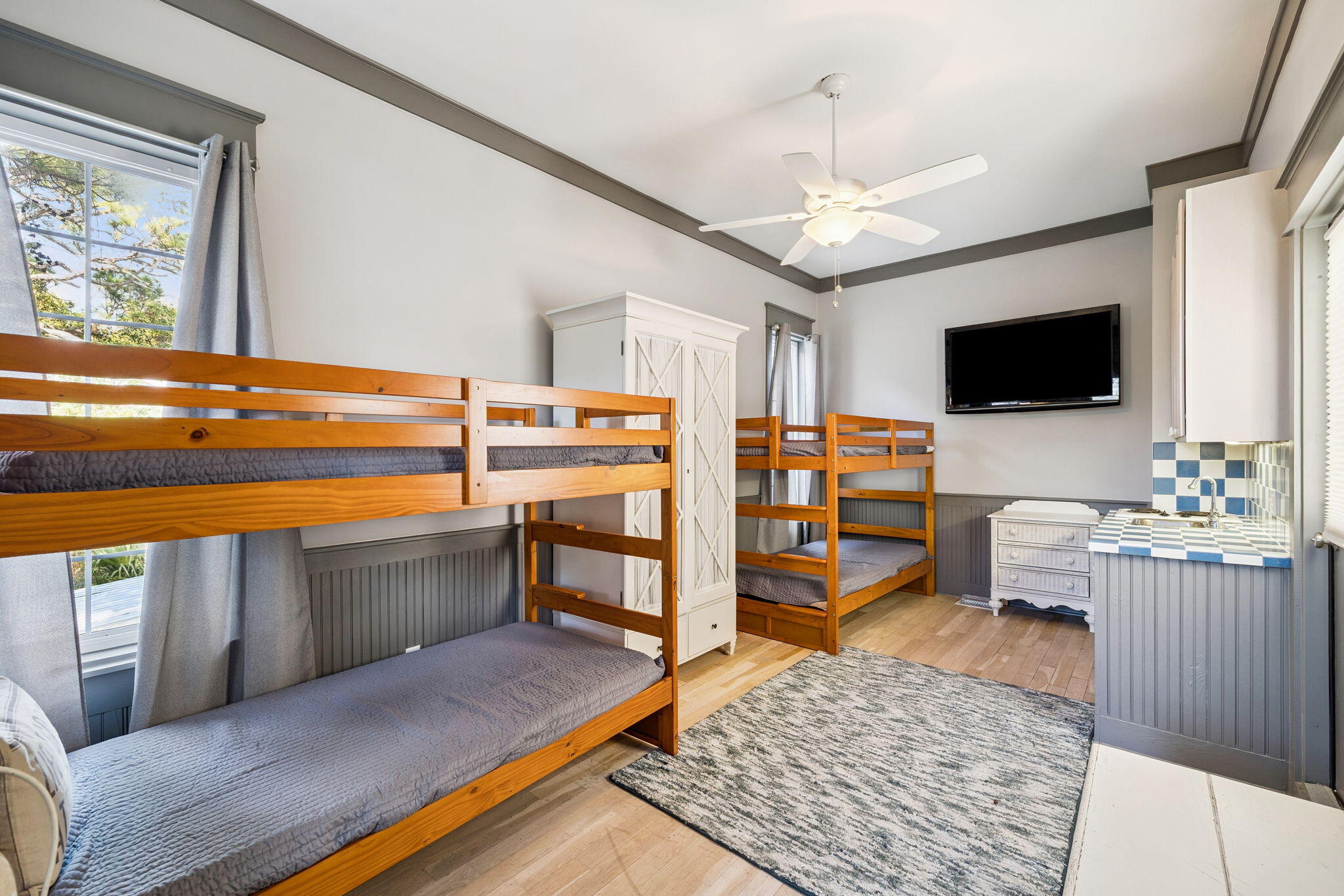 152 White Cliffs Boulevard