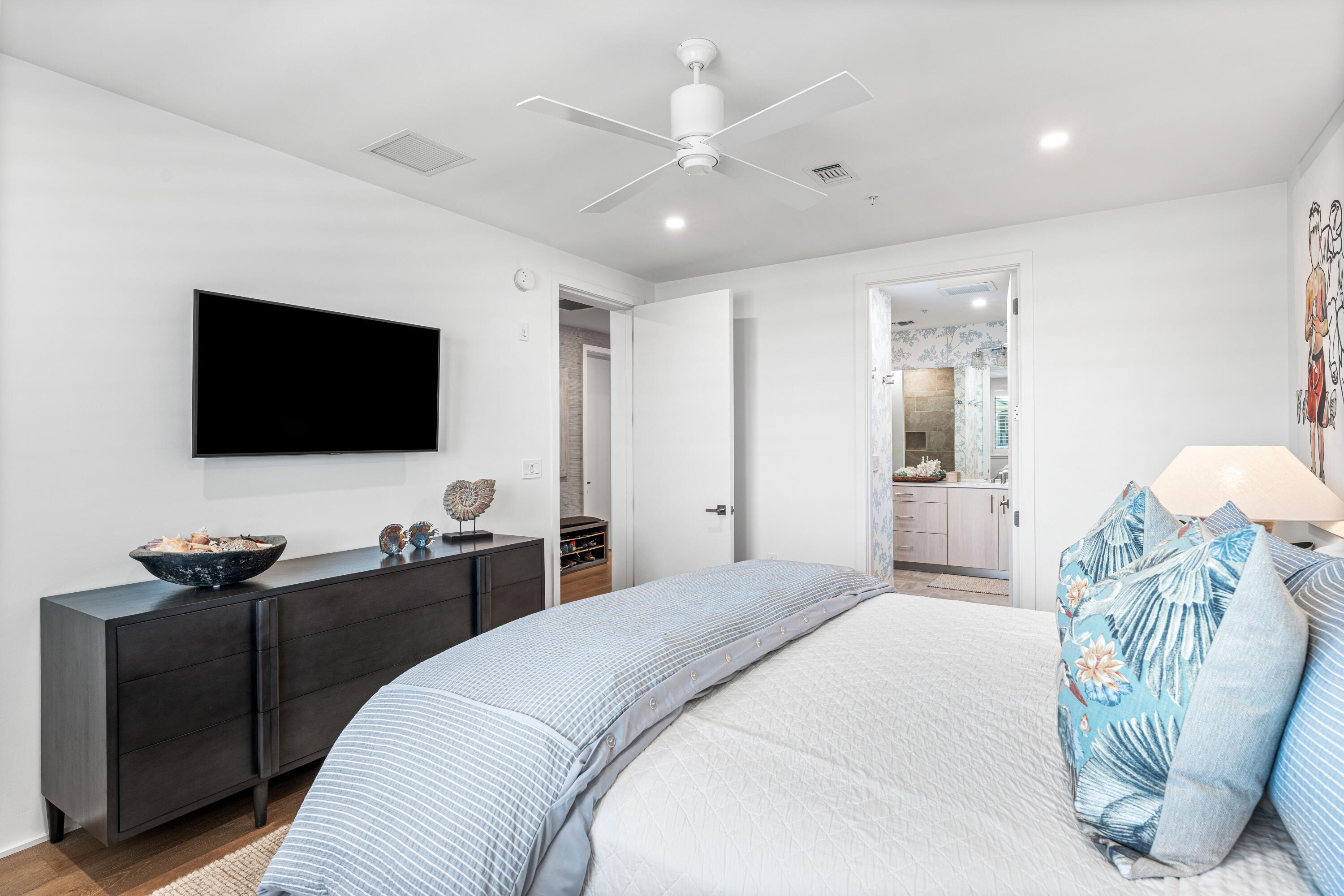 3820 E County Hwy 30A 307