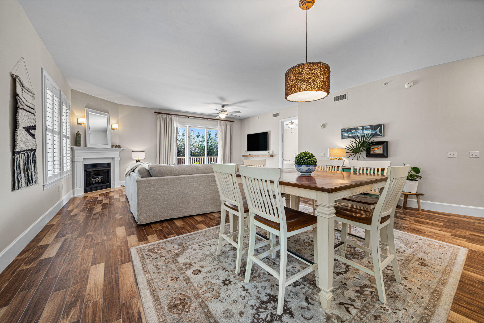 1653 W County Highway 30A 1101