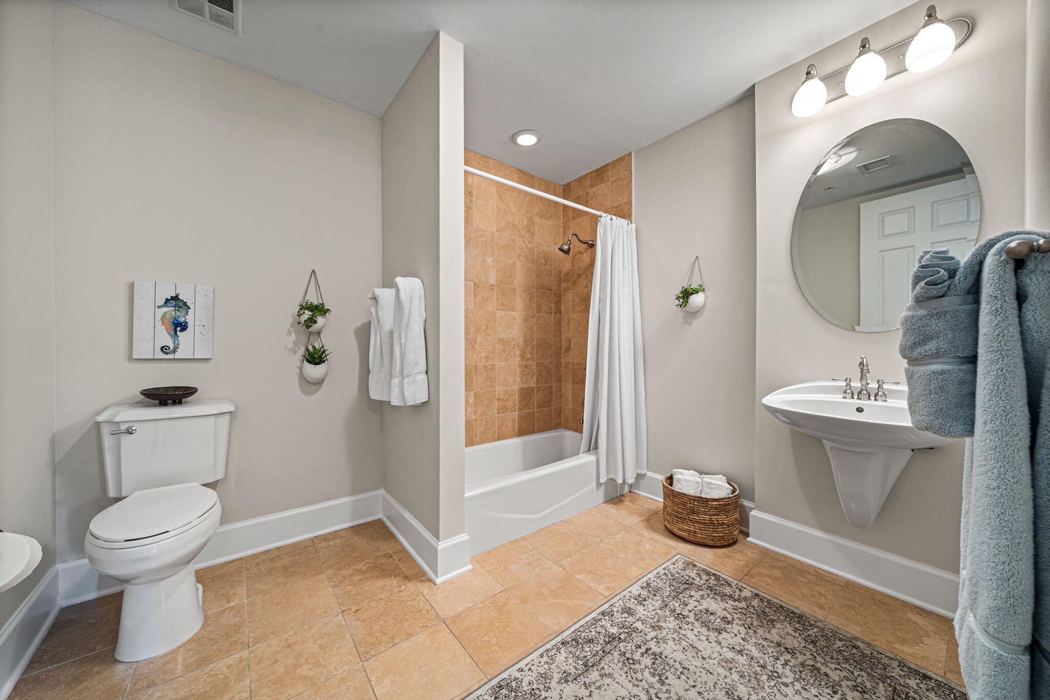 1653 W County Highway 30A 1101