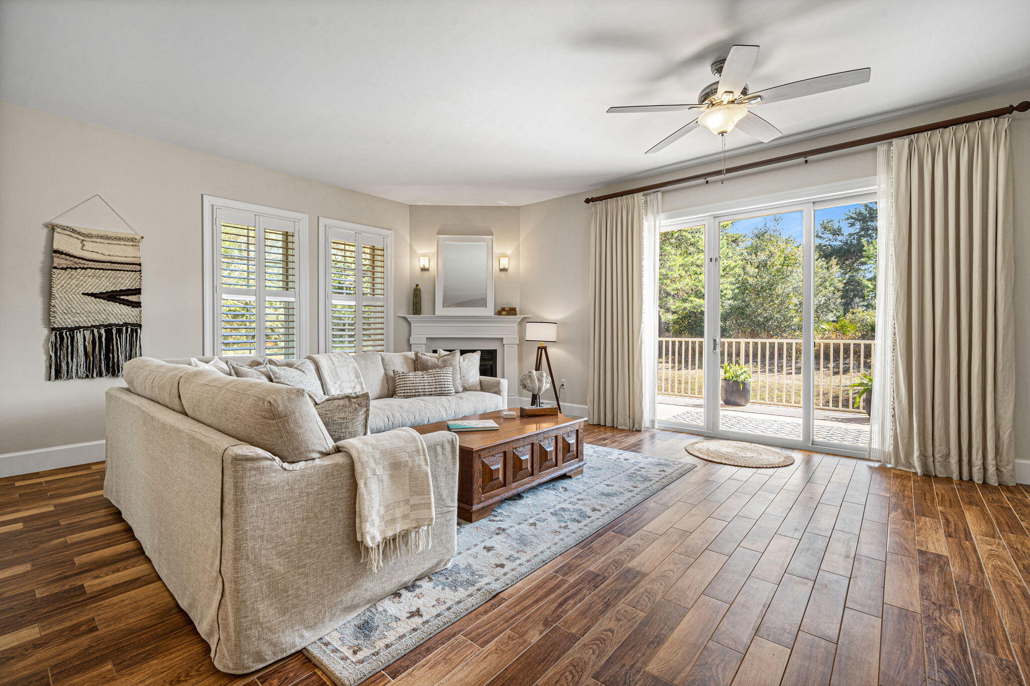 1653 W County Highway 30A 1101