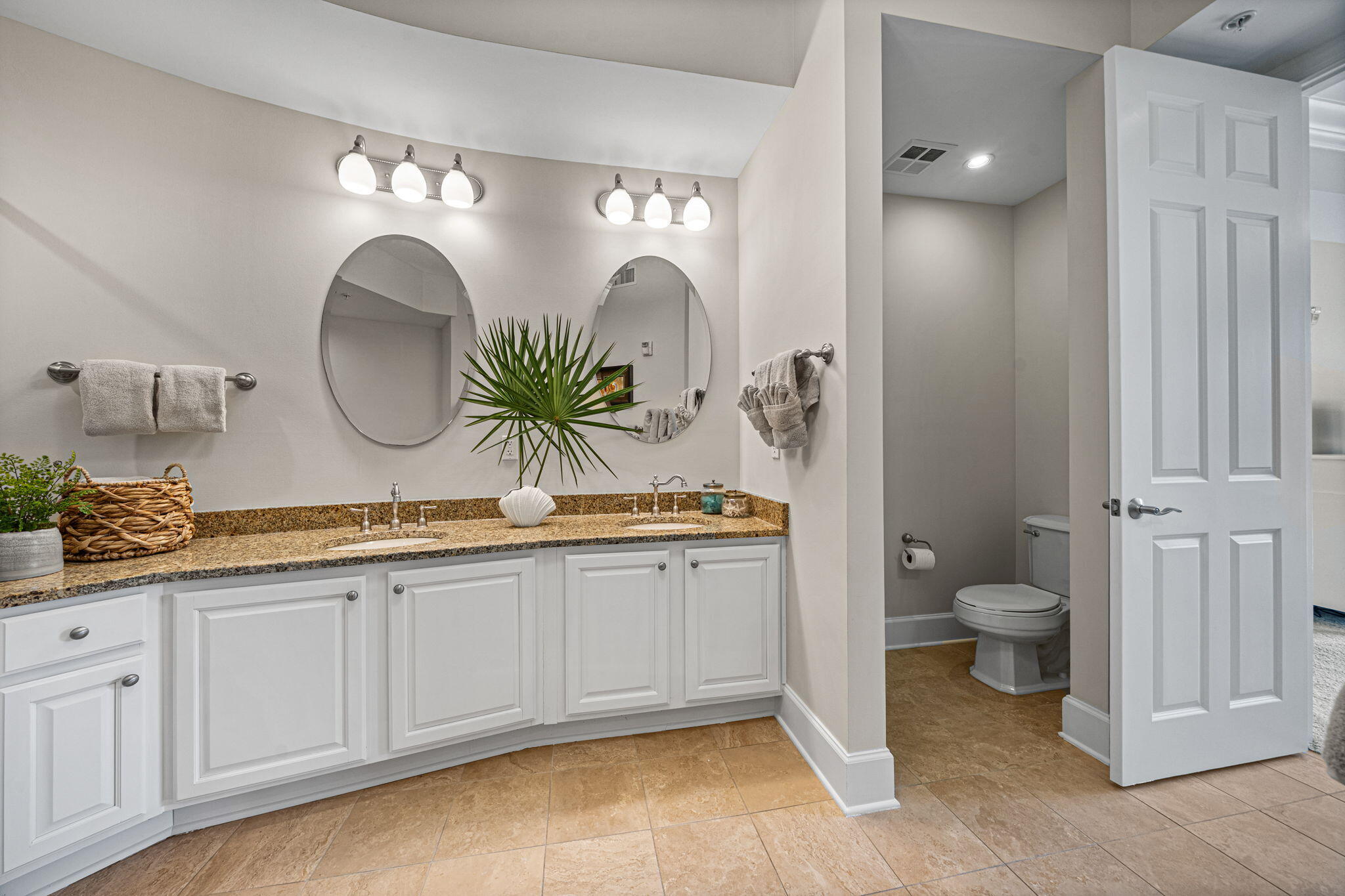 1653 W County Highway 30A 1101