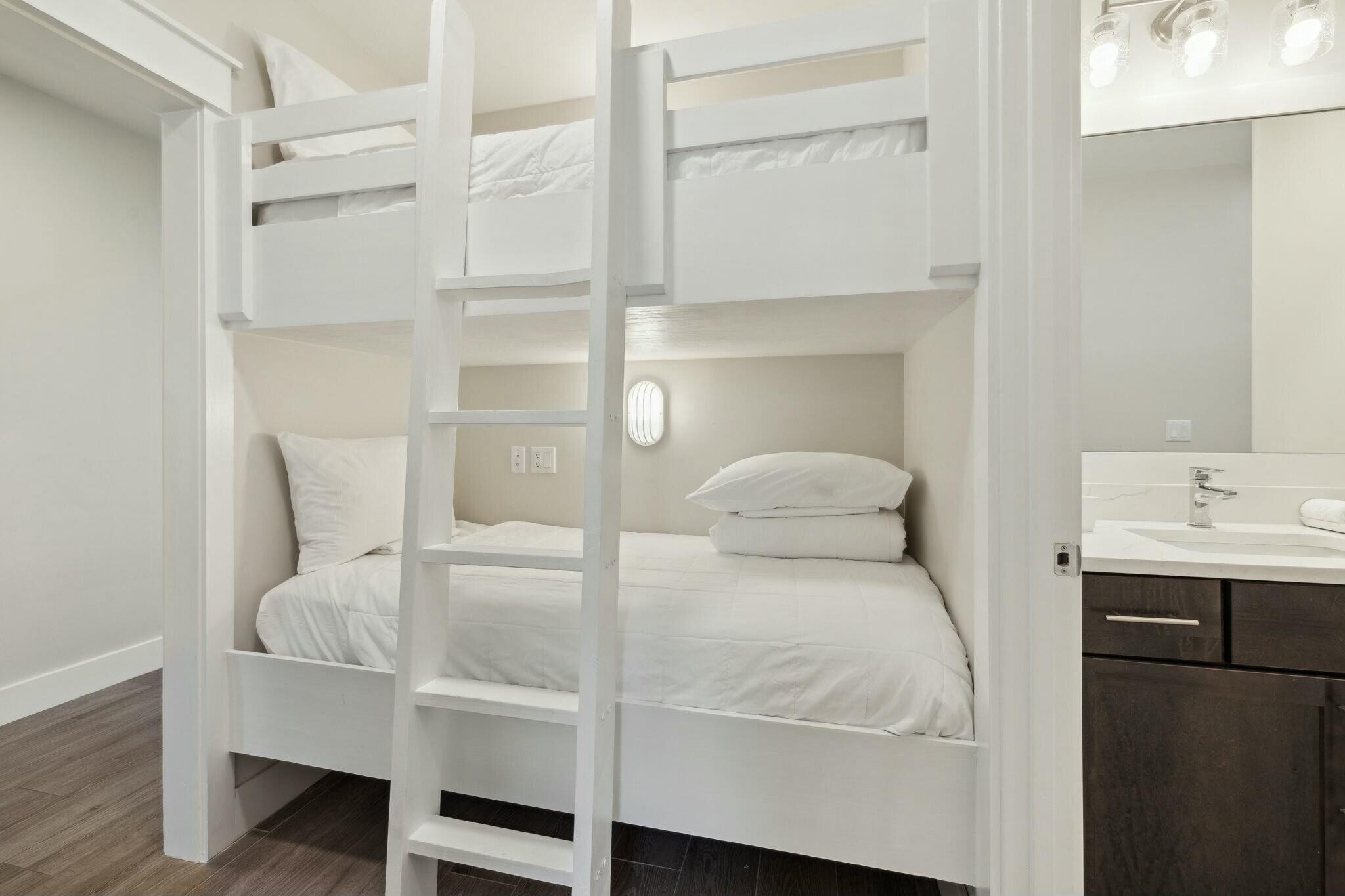 202 Henderson Resort Way 1204