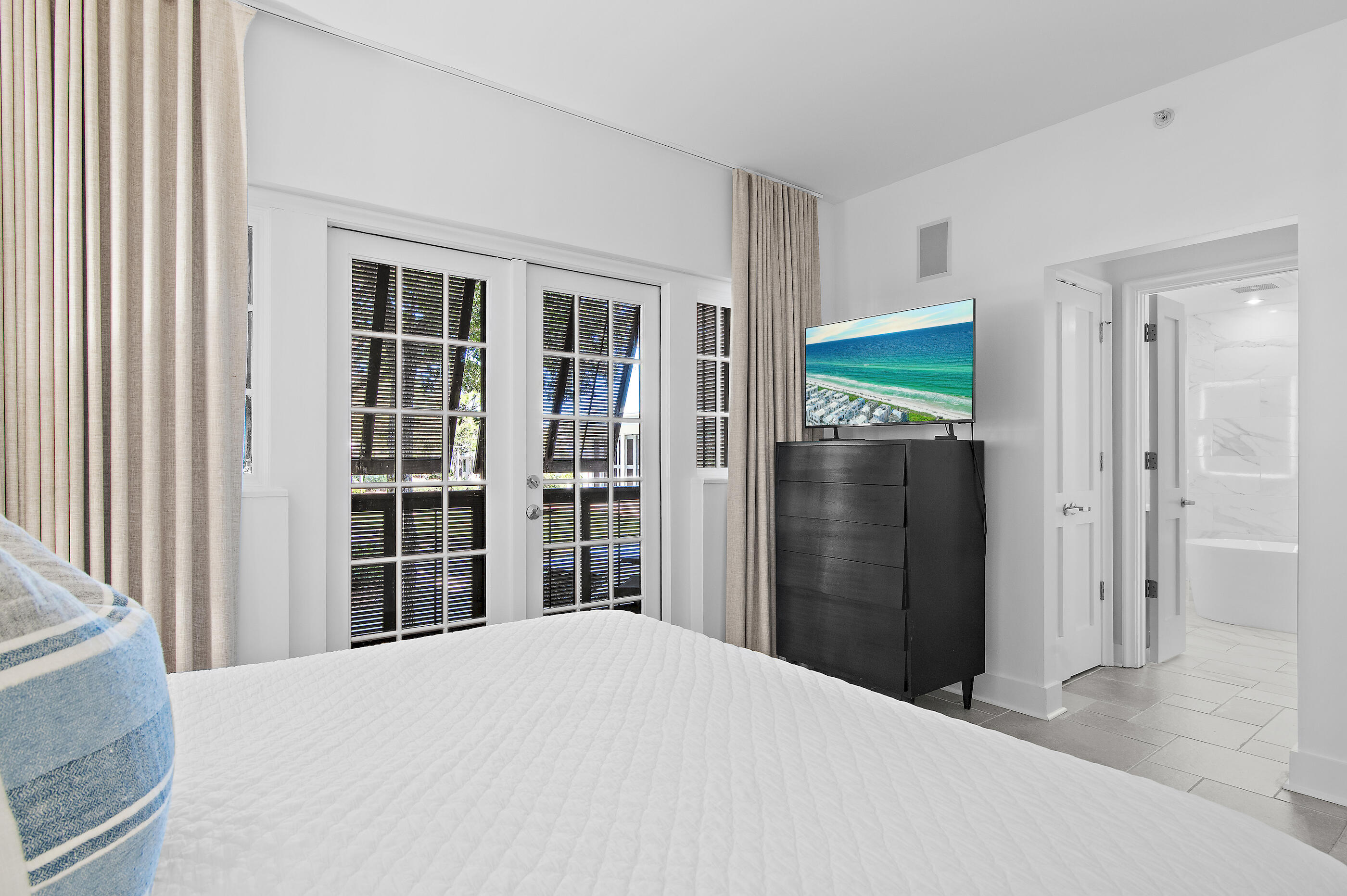 136 Georgetown Avenue 2E-1