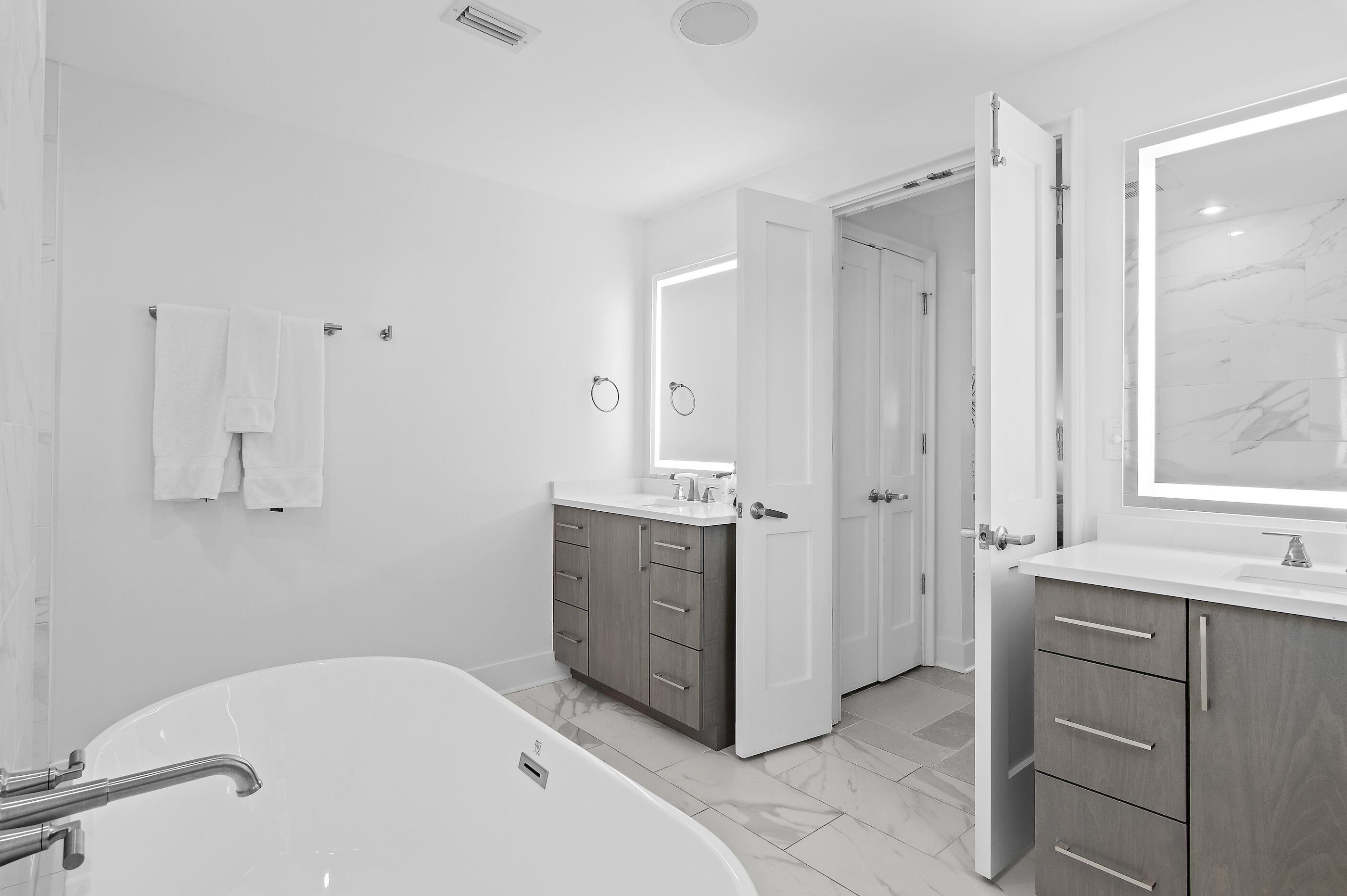 136 Georgetown Avenue 2E-1