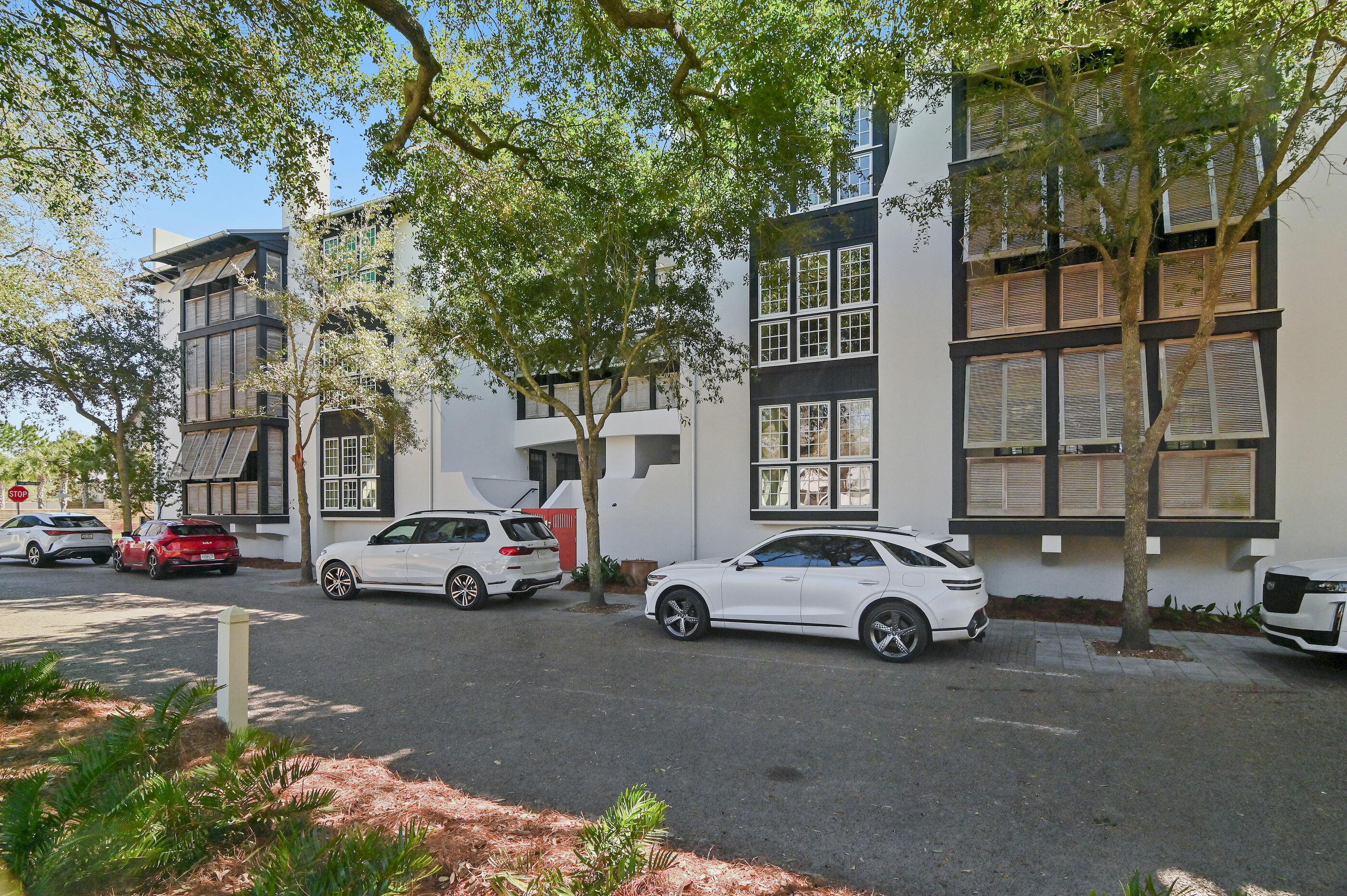 136 Georgetown Avenue 2E-1