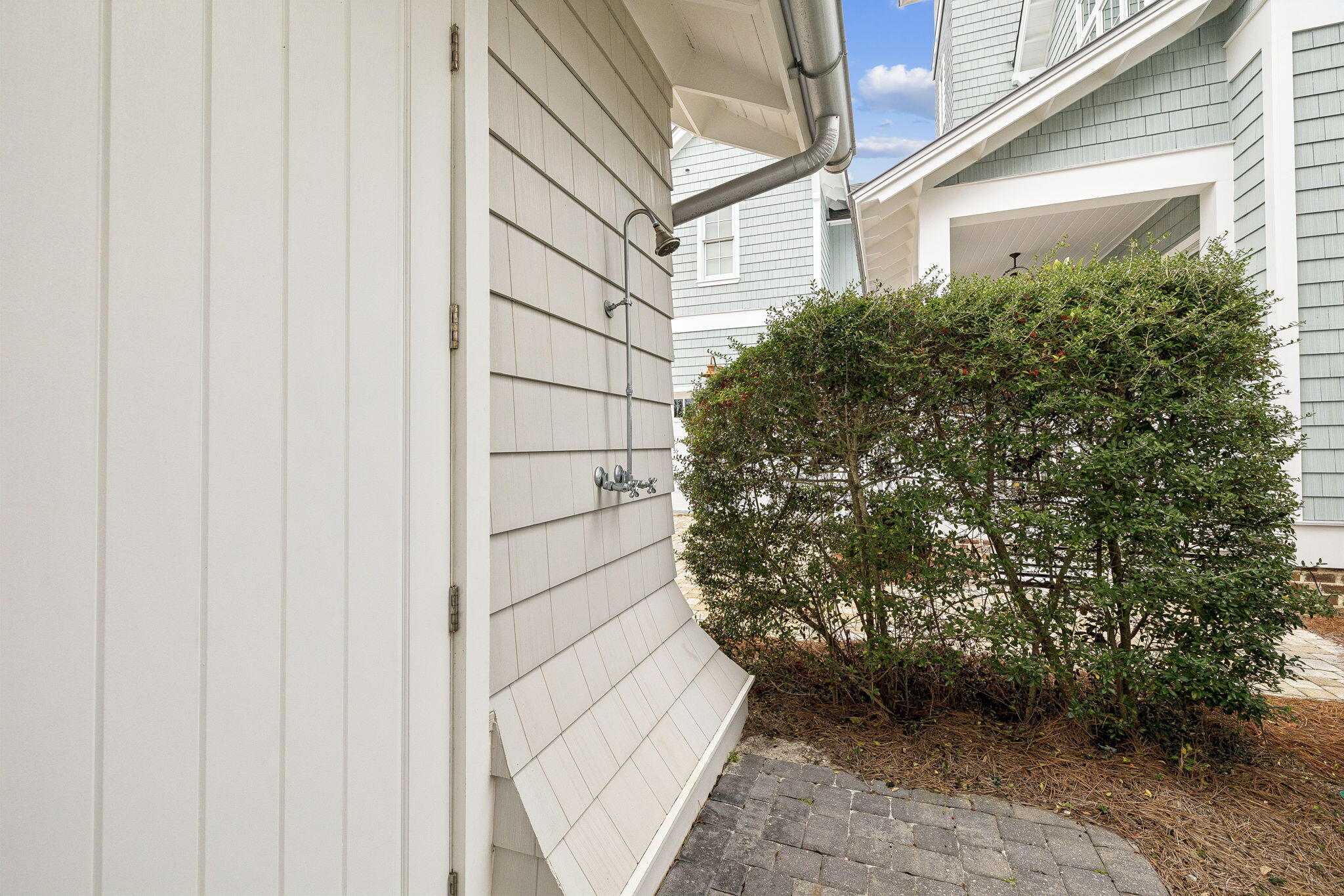 17 Compass Point Way