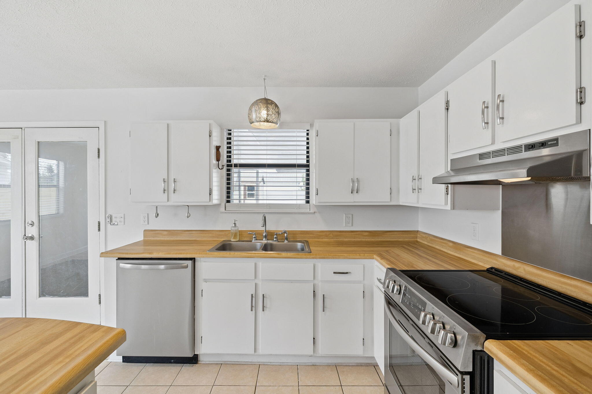 22604 Hilltop Avenue