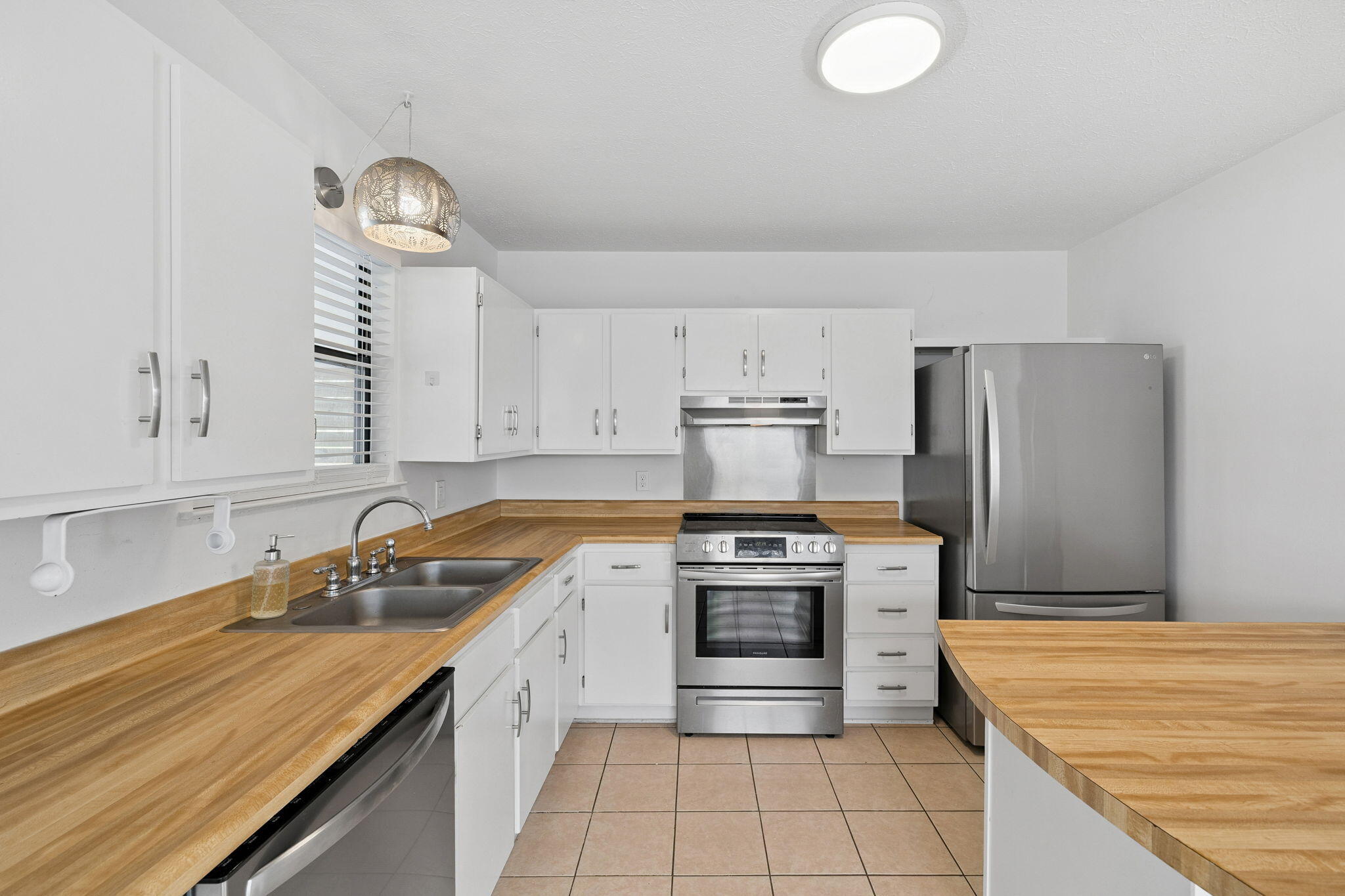 22604 Hilltop Avenue